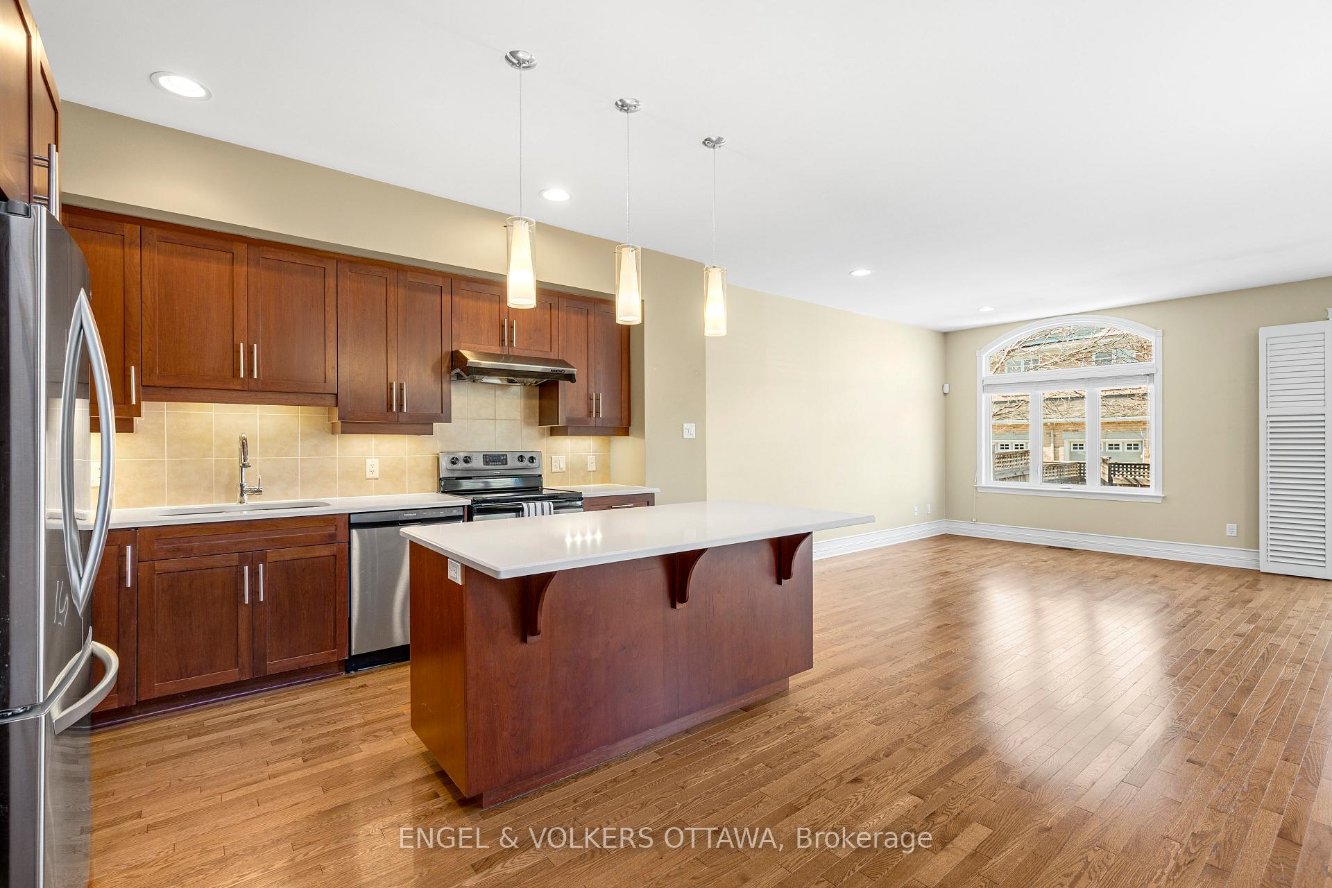 Photo 13 of 117 Encore Private, Ottawa, City View/Skyline/Fisher Heights/Parkwood Hills — HOMEH