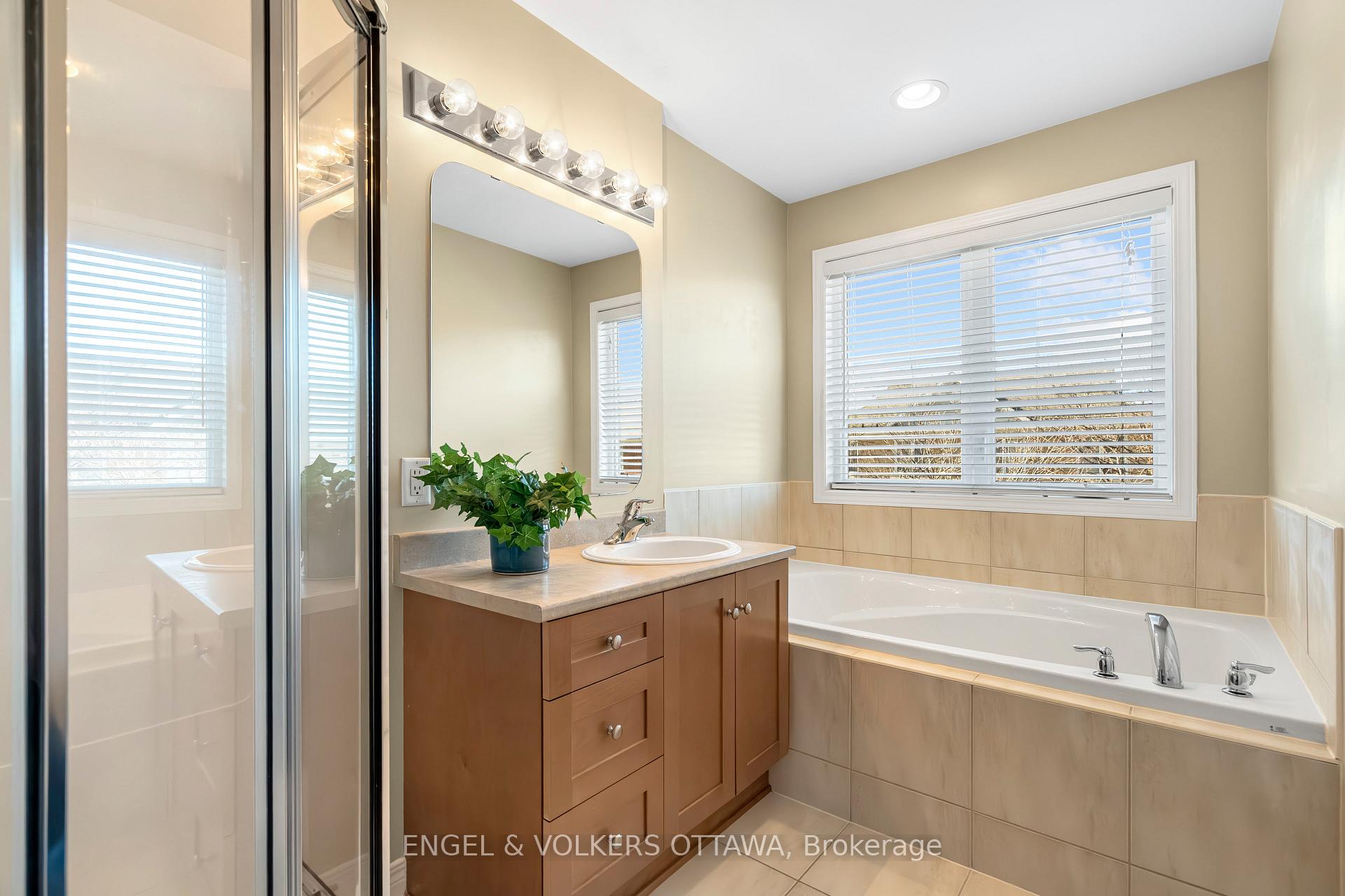 Photo 21 of 117 Encore Private, Ottawa, City View/Skyline/Fisher Heights/Parkwood Hills — HOMEH