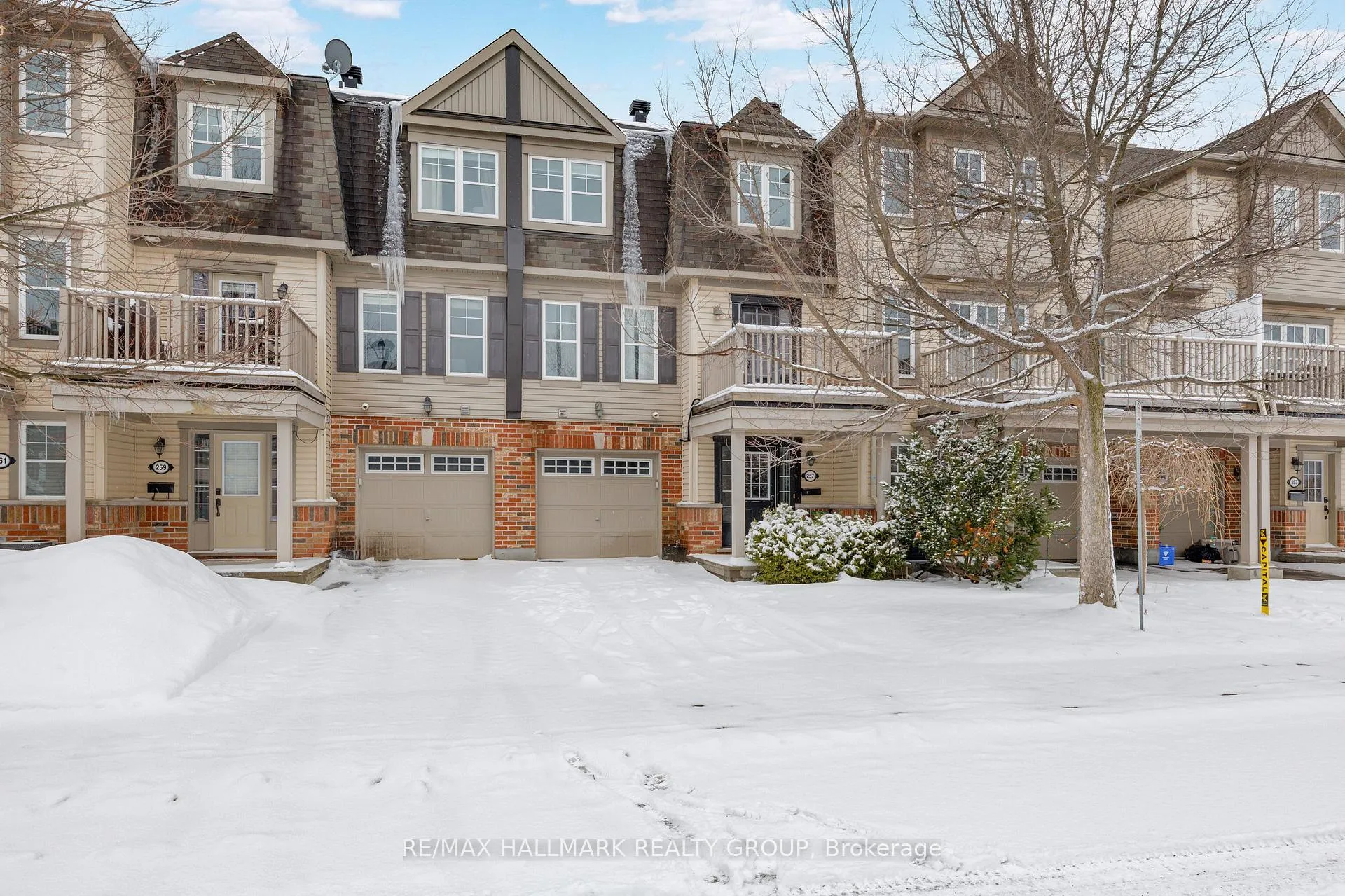 Front of 257 Aquilo Crescent