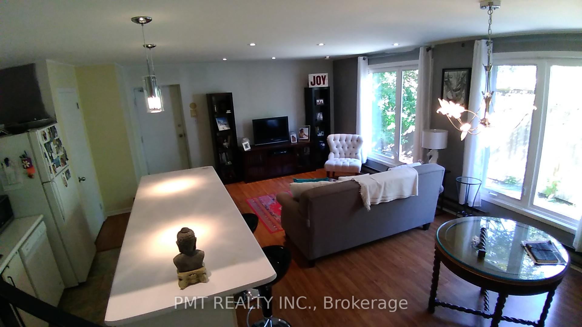 Photo 2 of Unit 4, 2064 Queen Street E, Toronto, The Beaches — HOMEH