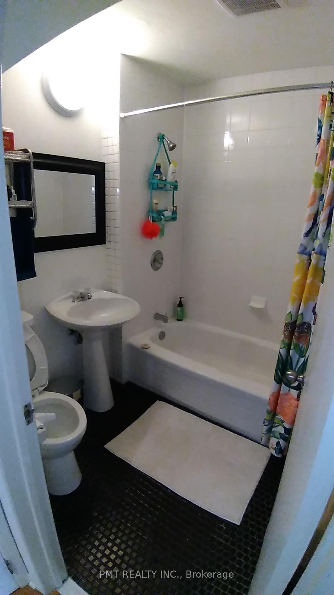 Photo 9 of Unit 4, 2064 Queen Street E, Toronto, The Beaches — HOMEH