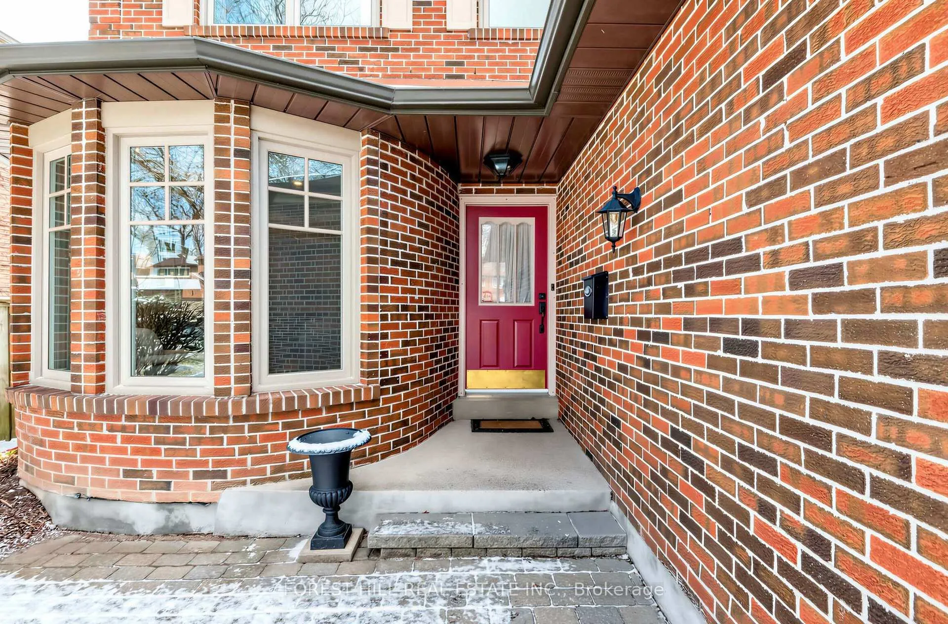 Photo 4 of 39 Freeman Road, Markham, Markham Village — HOMEH