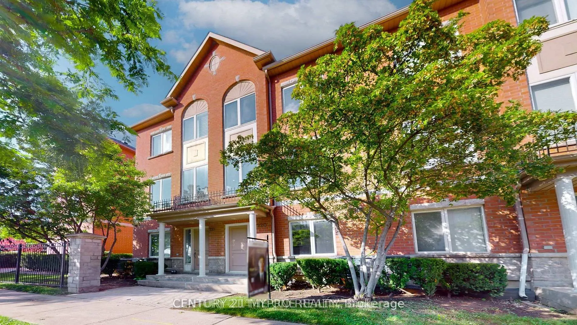 Photo 1 of 220 South Park Road, Markham, Commerce Valley — HOMEH
