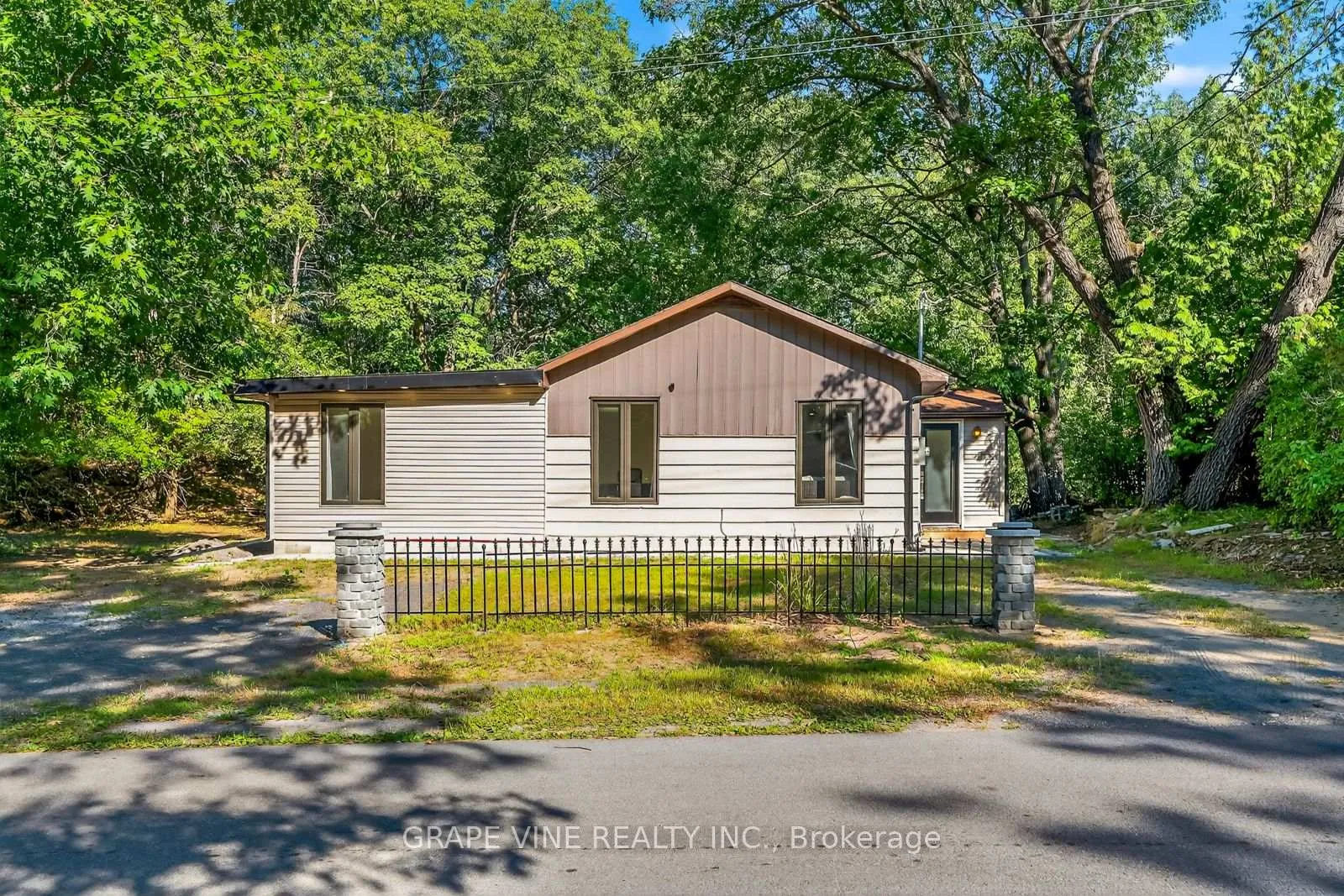 Photo 1 of 125 Hunter Crescent, Ottawa, Constance Bay — HOMEH