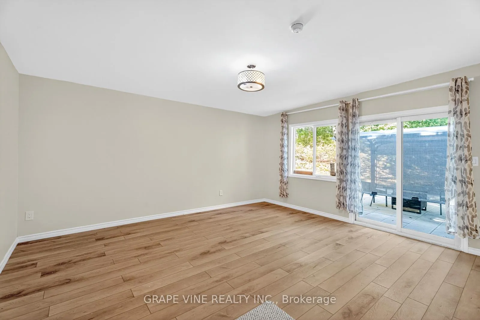 Photo 15 of 125 Hunter Crescent, Ottawa, Constance Bay — HOMEH