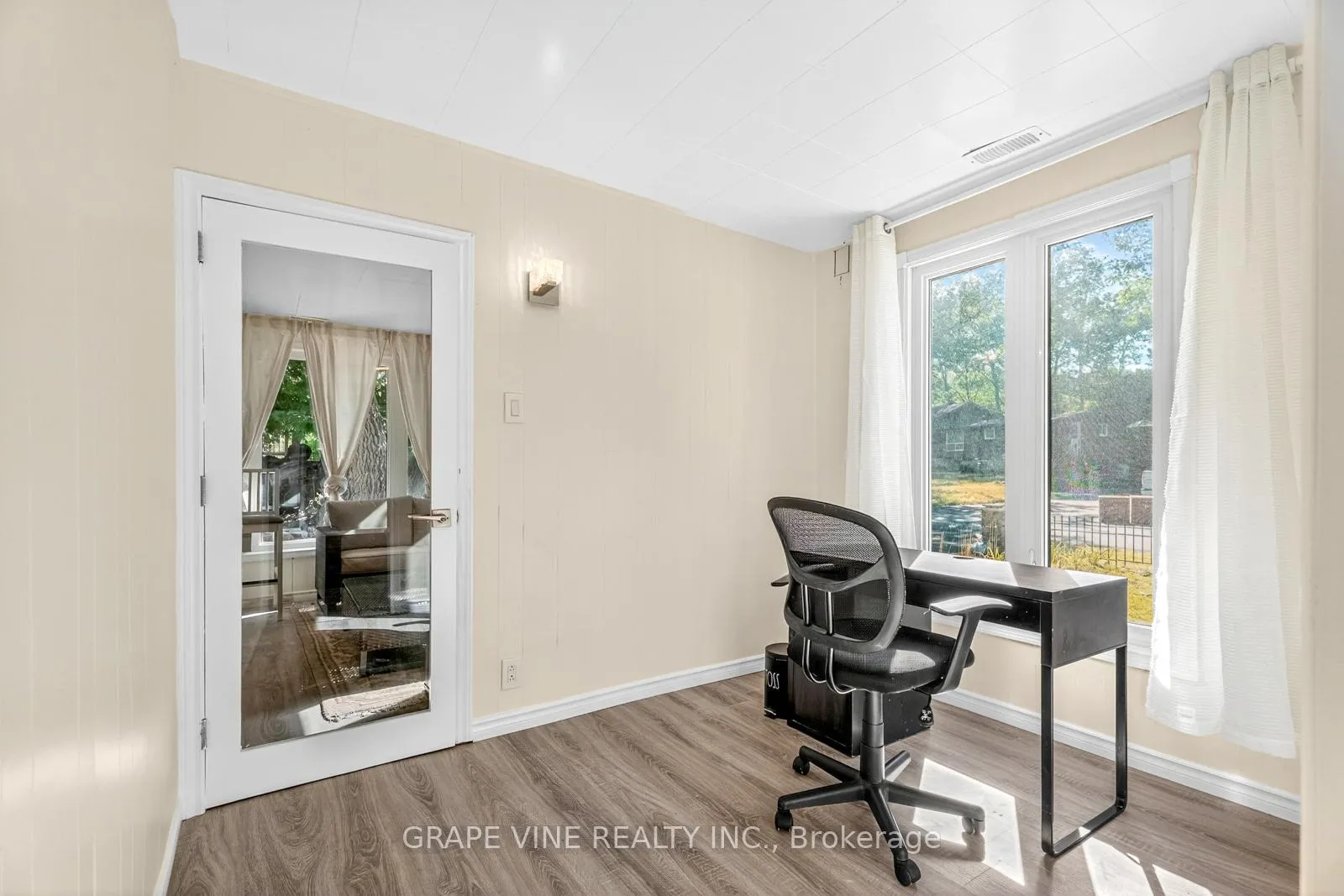Photo 17 of 125 Hunter Crescent, Ottawa, Constance Bay — HOMEH