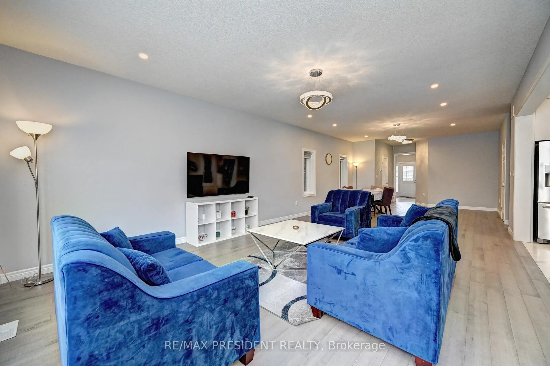 Photo 10 of 552 Florencedale Crescent, Kitchener, Huron Park — HOMEH