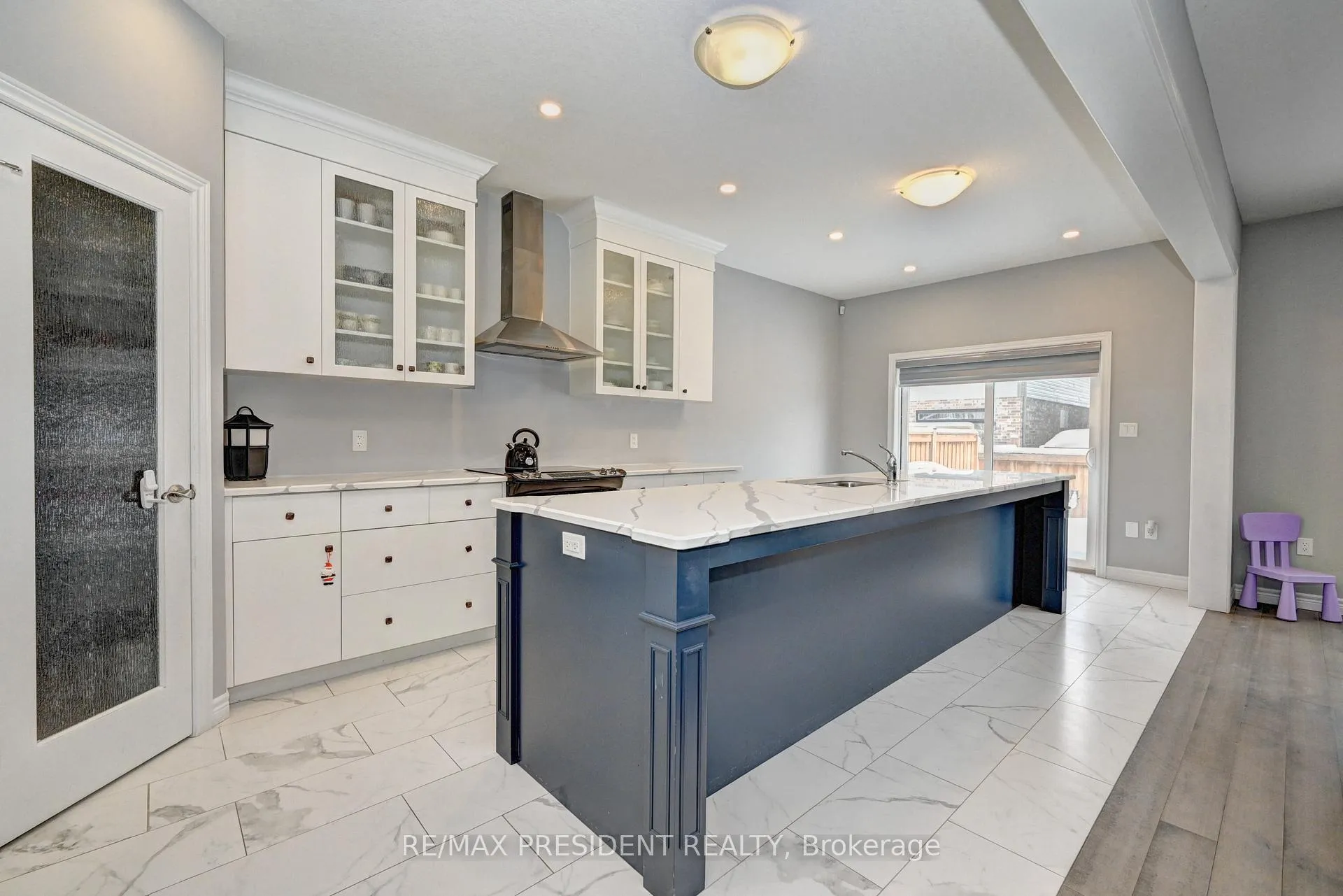 Photo 15 of 552 Florencedale Crescent, Kitchener, Huron Park — HOMEH