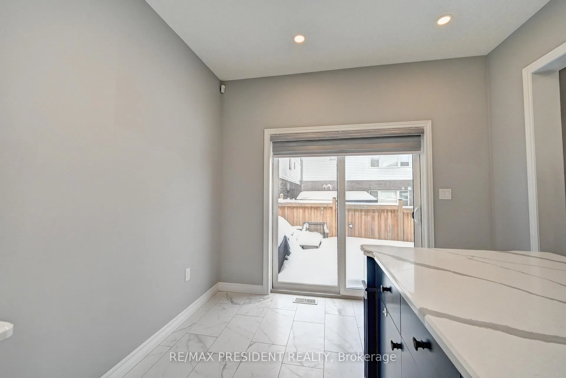 Photo 18 of 552 Florencedale Crescent, Kitchener, Huron Park — HOMEH