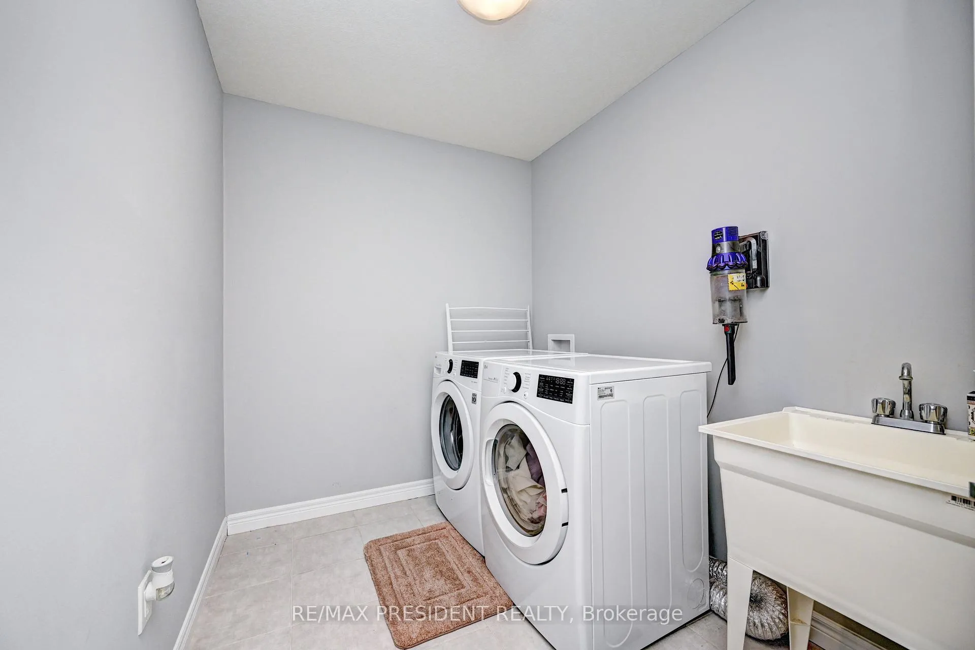 Photo 20 of 552 Florencedale Crescent, Kitchener, Huron Park — HOMEH