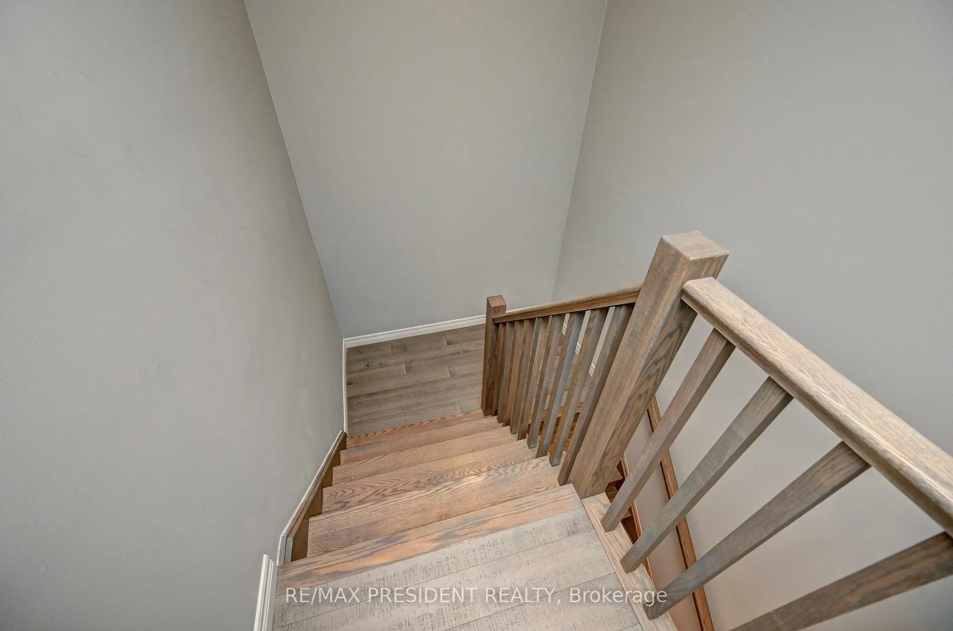 Photo 21 of 552 Florencedale Crescent, Kitchener, Huron Park — HOMEH