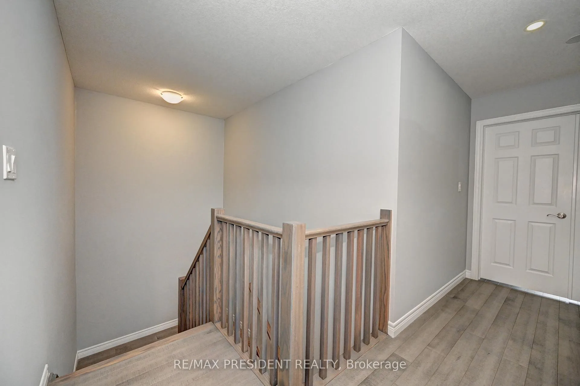 Photo 23 of 552 Florencedale Crescent, Kitchener, Huron Park — HOMEH