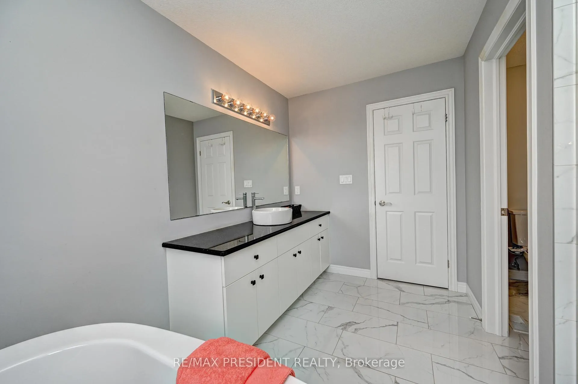 Photo 32 of 552 Florencedale Crescent, Kitchener, Huron Park — HOMEH