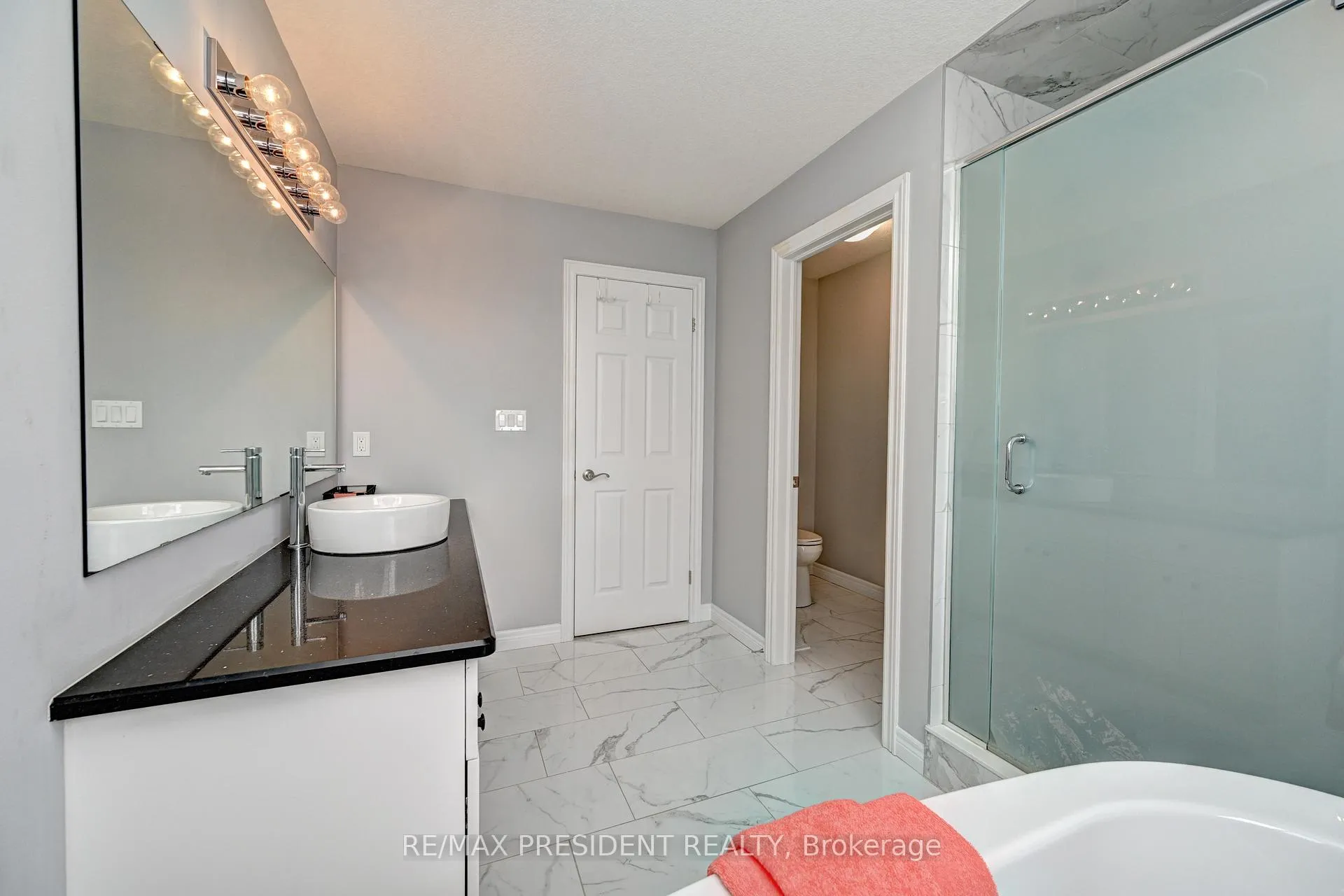 Photo 33 of 552 Florencedale Crescent, Kitchener, Huron Park — HOMEH
