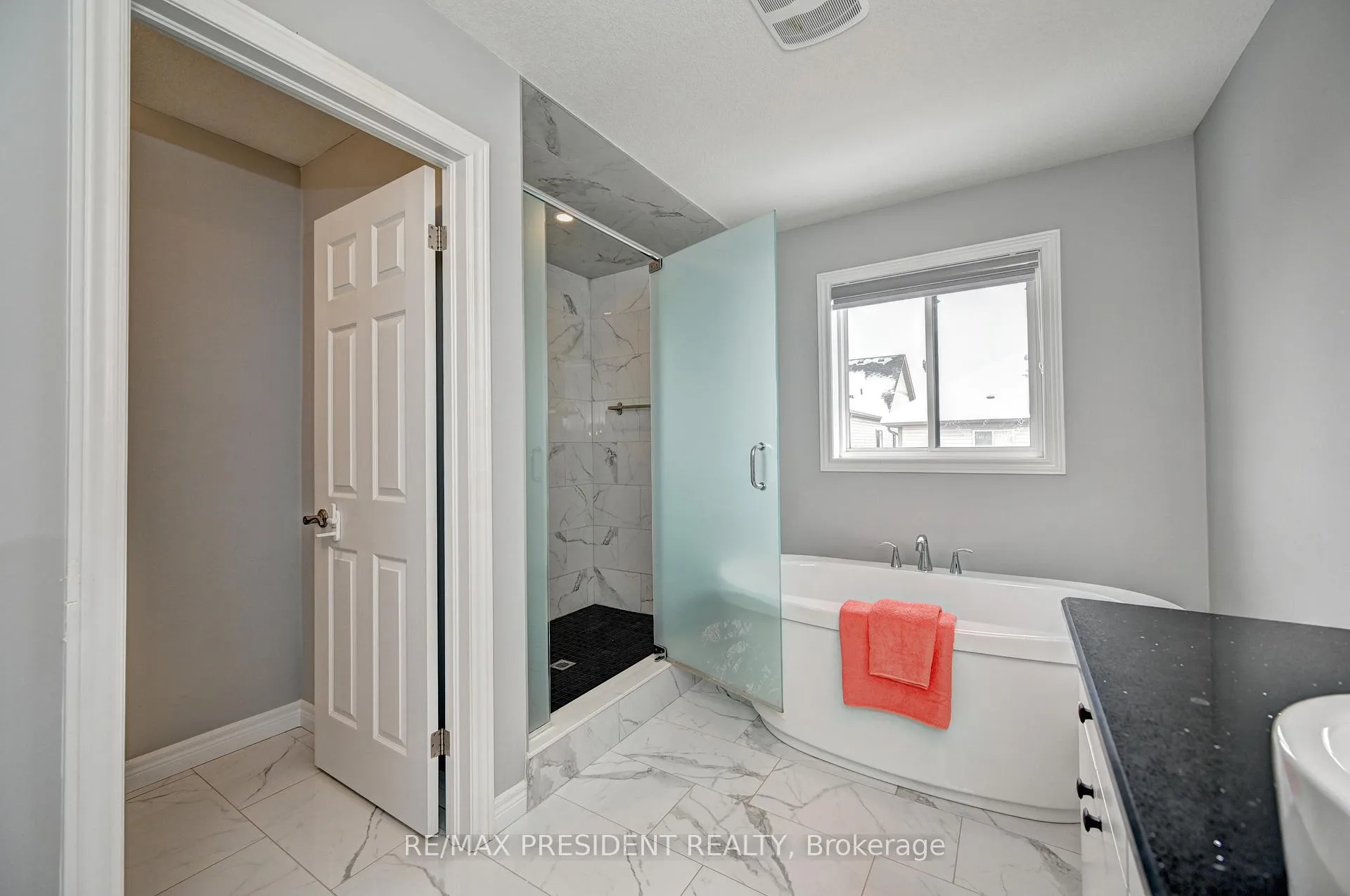 Photo 34 of 552 Florencedale Crescent, Kitchener, Huron Park — HOMEH