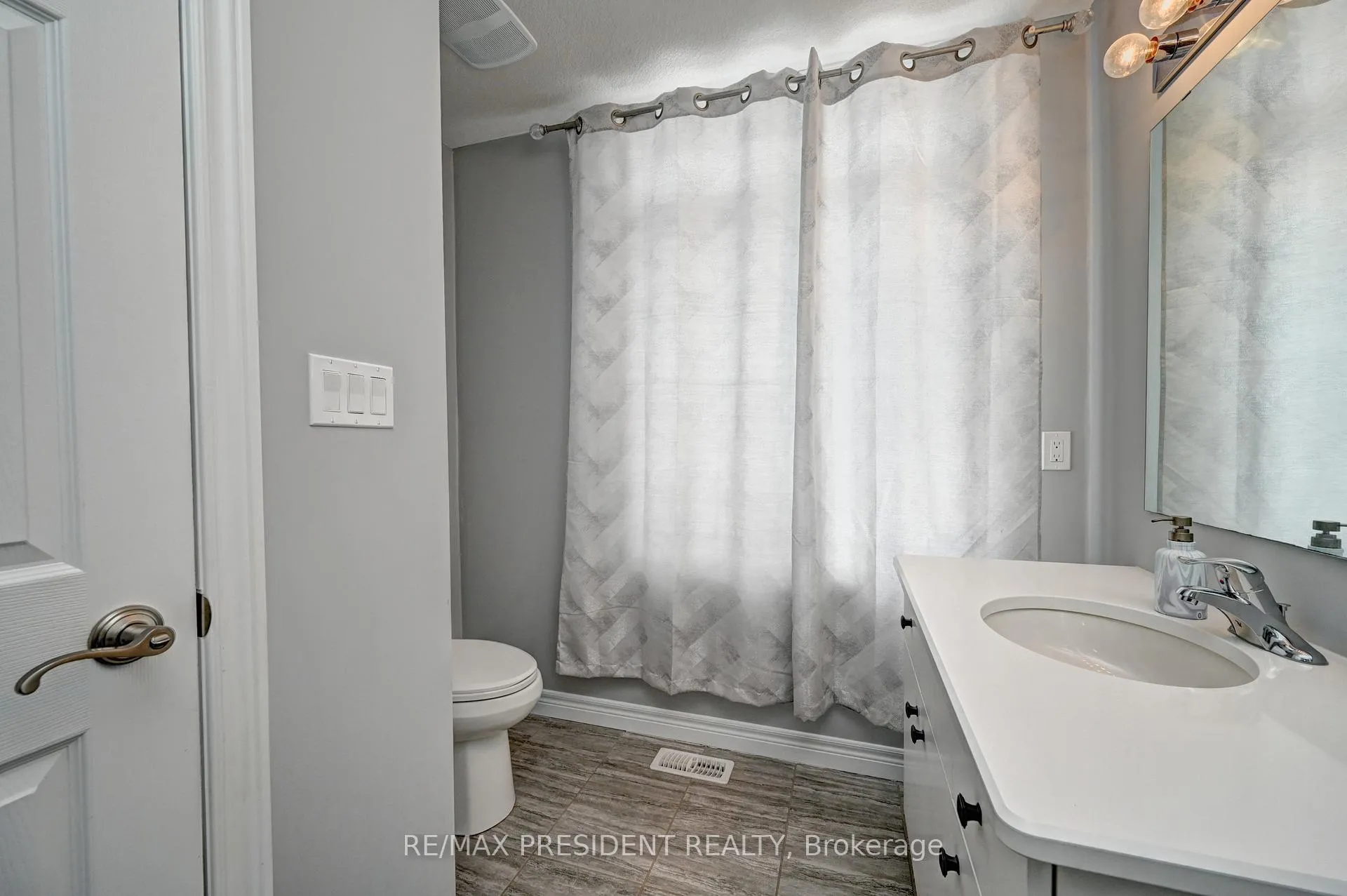 Photo 36 of 552 Florencedale Crescent, Kitchener, Huron Park — HOMEH