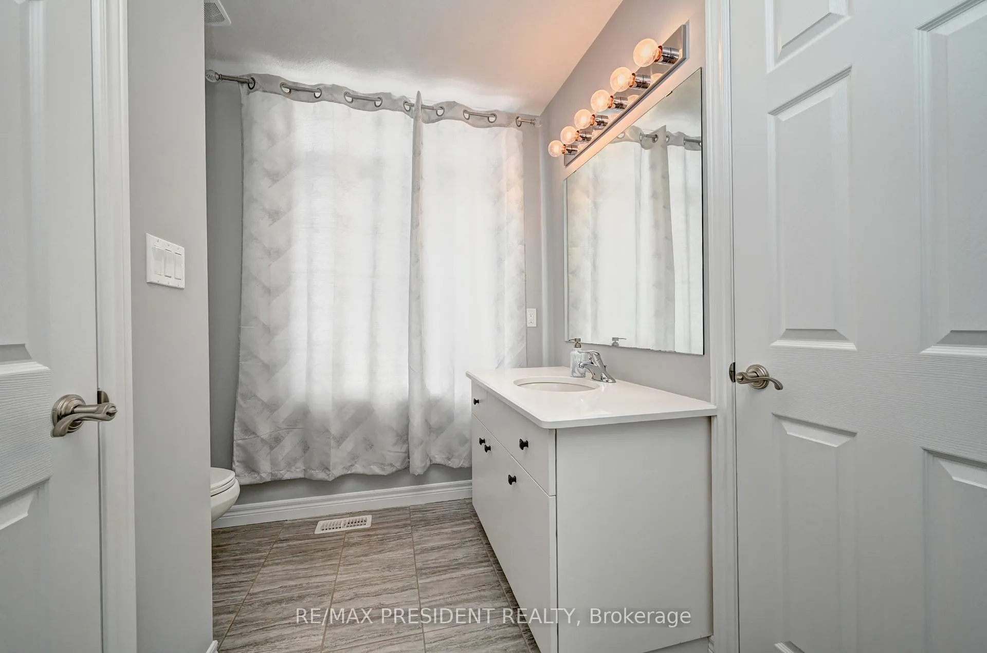 Photo 37 of 552 Florencedale Crescent, Kitchener, Huron Park — HOMEH