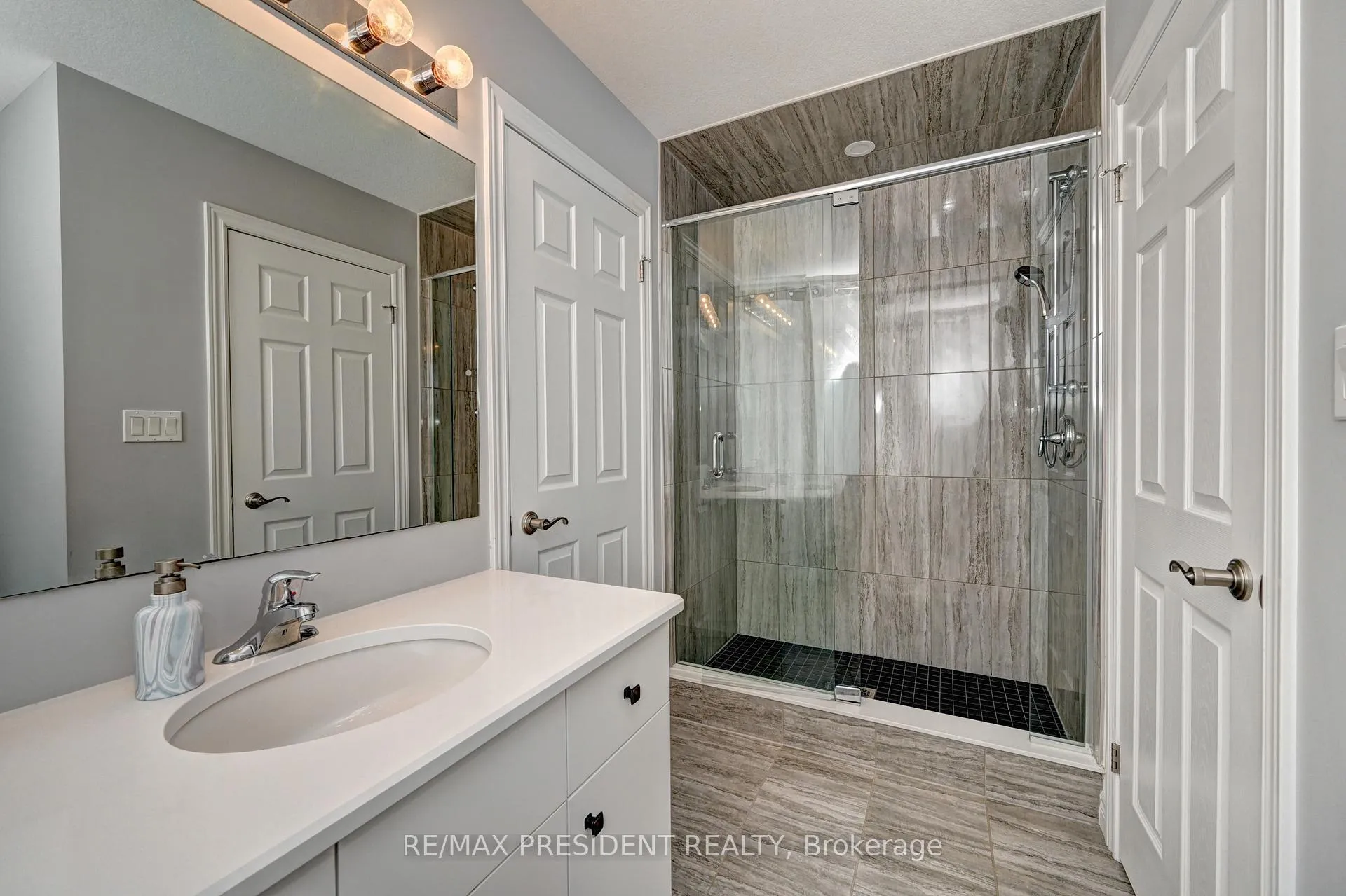 Photo 38 of 552 Florencedale Crescent, Kitchener, Huron Park — HOMEH