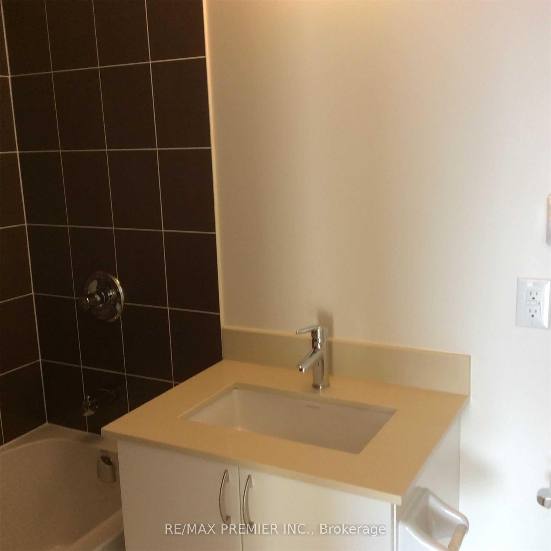 Photo 8 of Unit 402, 4700 Highway 7 Road, Vaughan, East Woodbridge — HOMEH