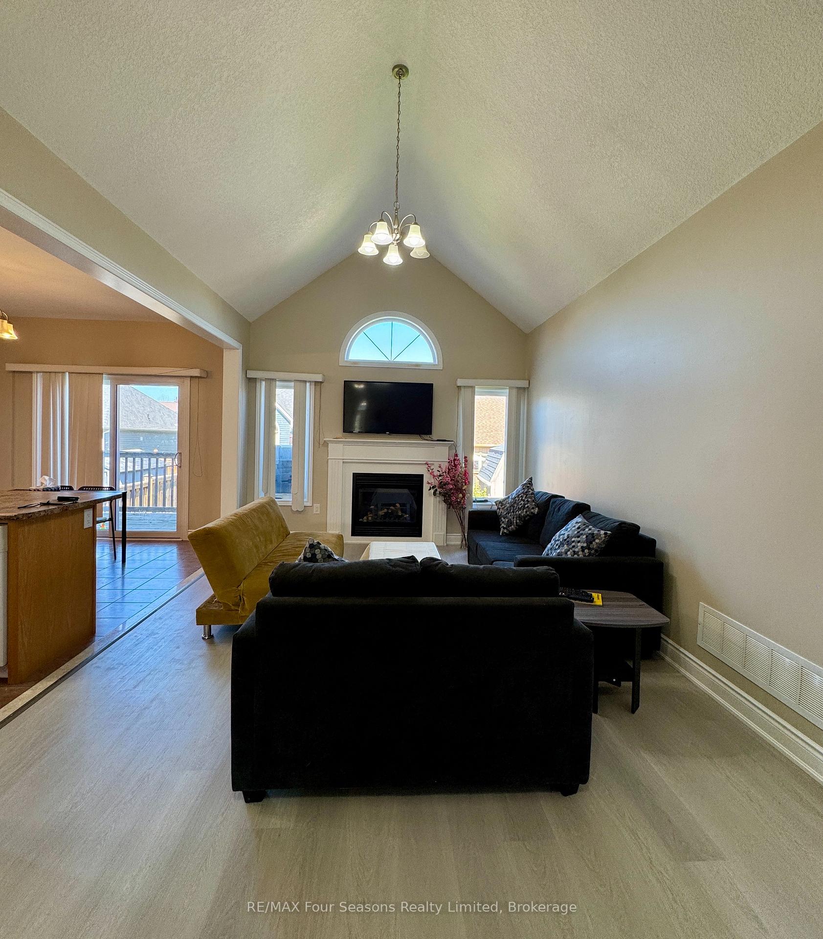 Photo 12 of Unit UPPER, 21 Cooper Street, Collingwood — HOMEH