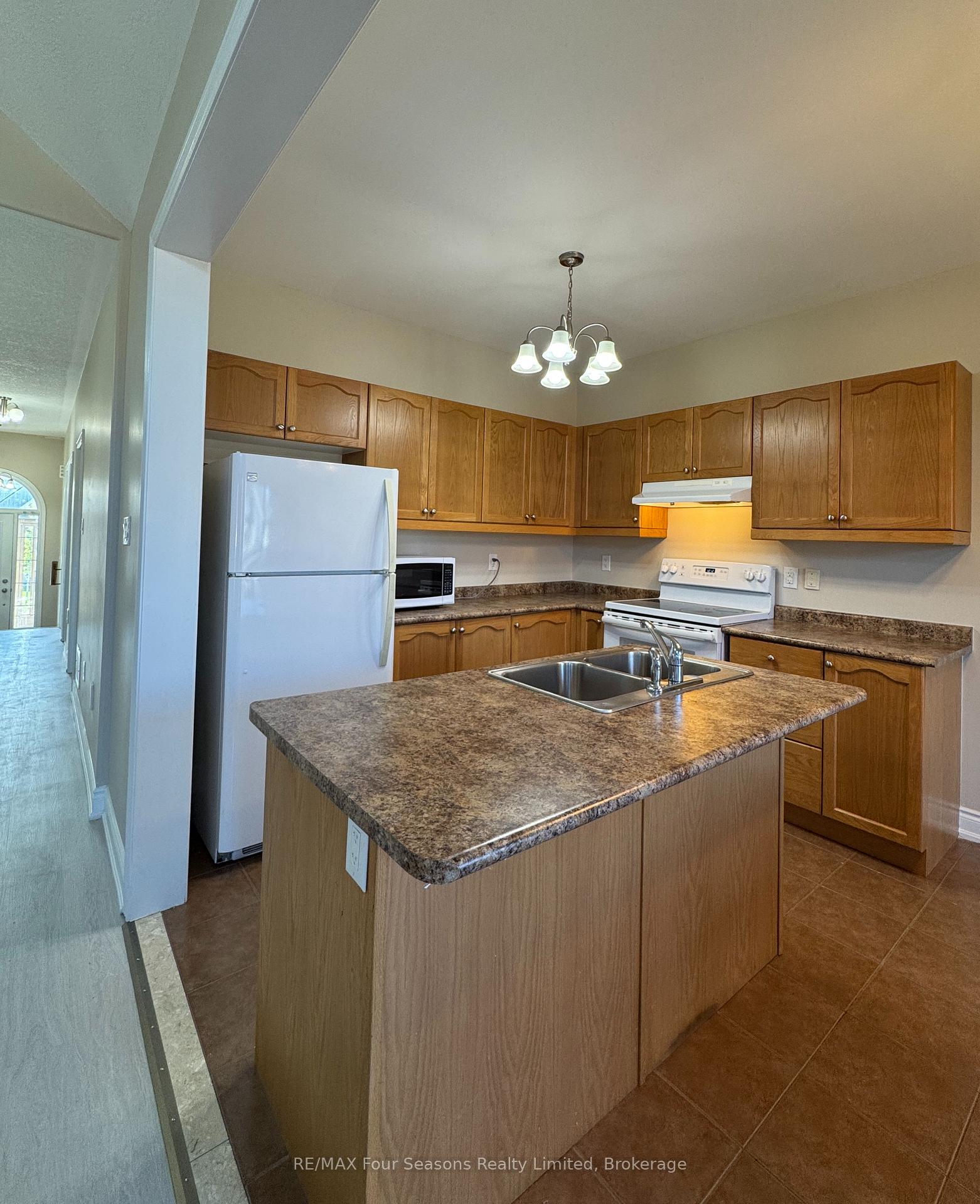 Photo 13 of Unit UPPER, 21 Cooper Street, Collingwood — HOMEH