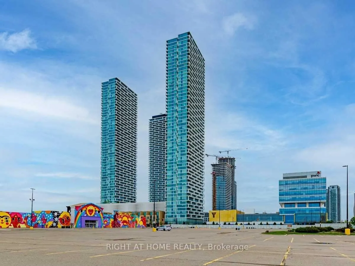 Front of Unit 5206, 5 Buttermill Avenue