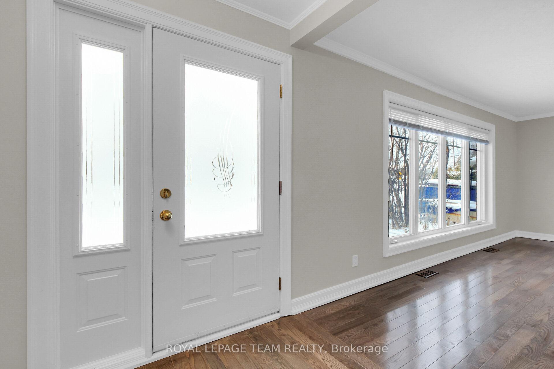 Photo 3 of 2193 Valley Drive, Ottawa, Elmvale Acres/Urbandale — HOMEH