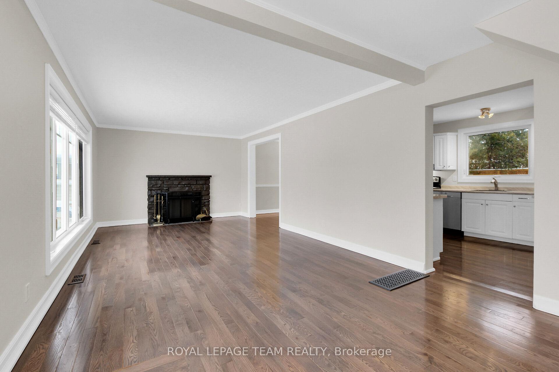Photo 4 of 2193 Valley Drive, Ottawa, Elmvale Acres/Urbandale — HOMEH