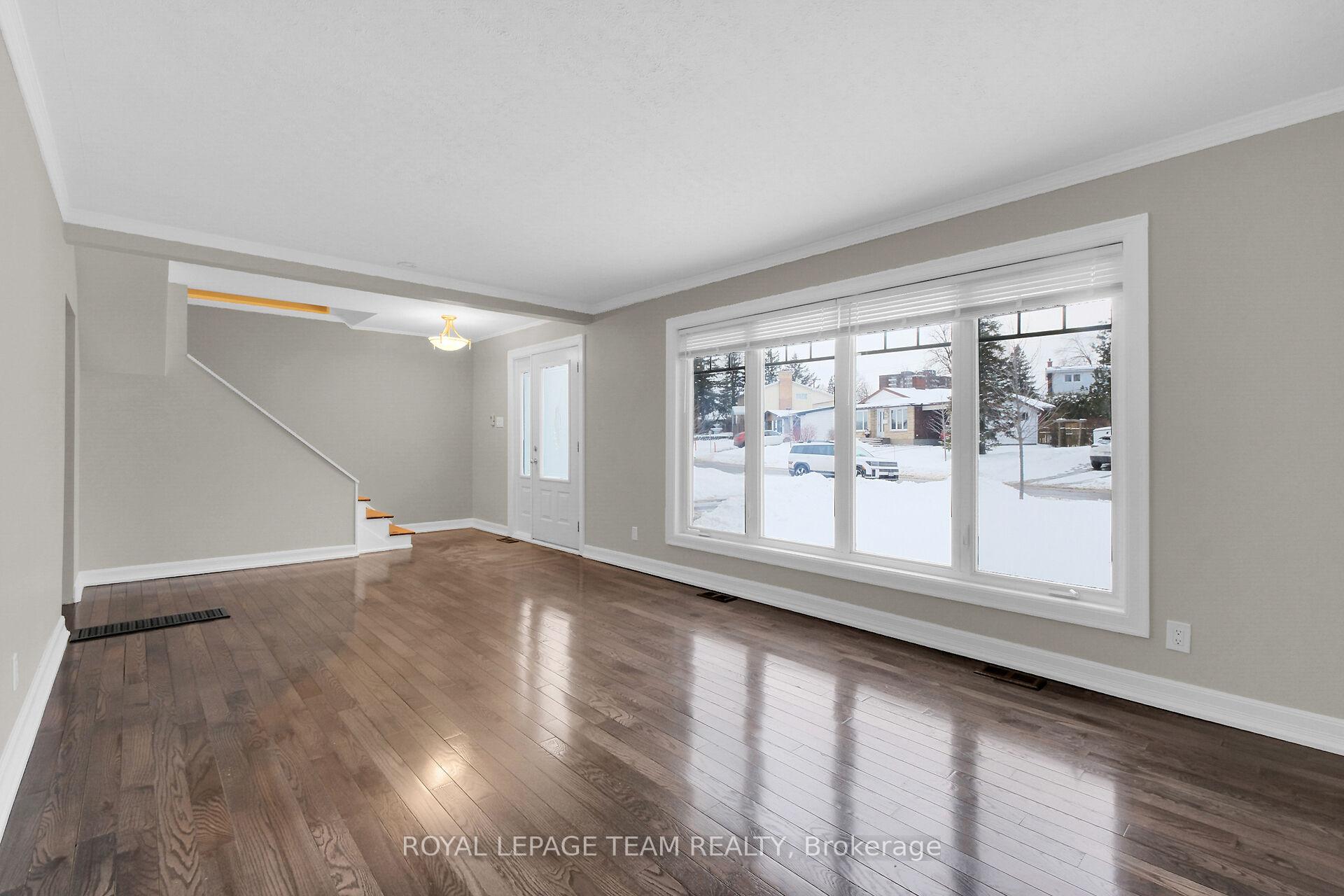 Photo 7 of 2193 Valley Drive, Ottawa, Elmvale Acres/Urbandale — HOMEH