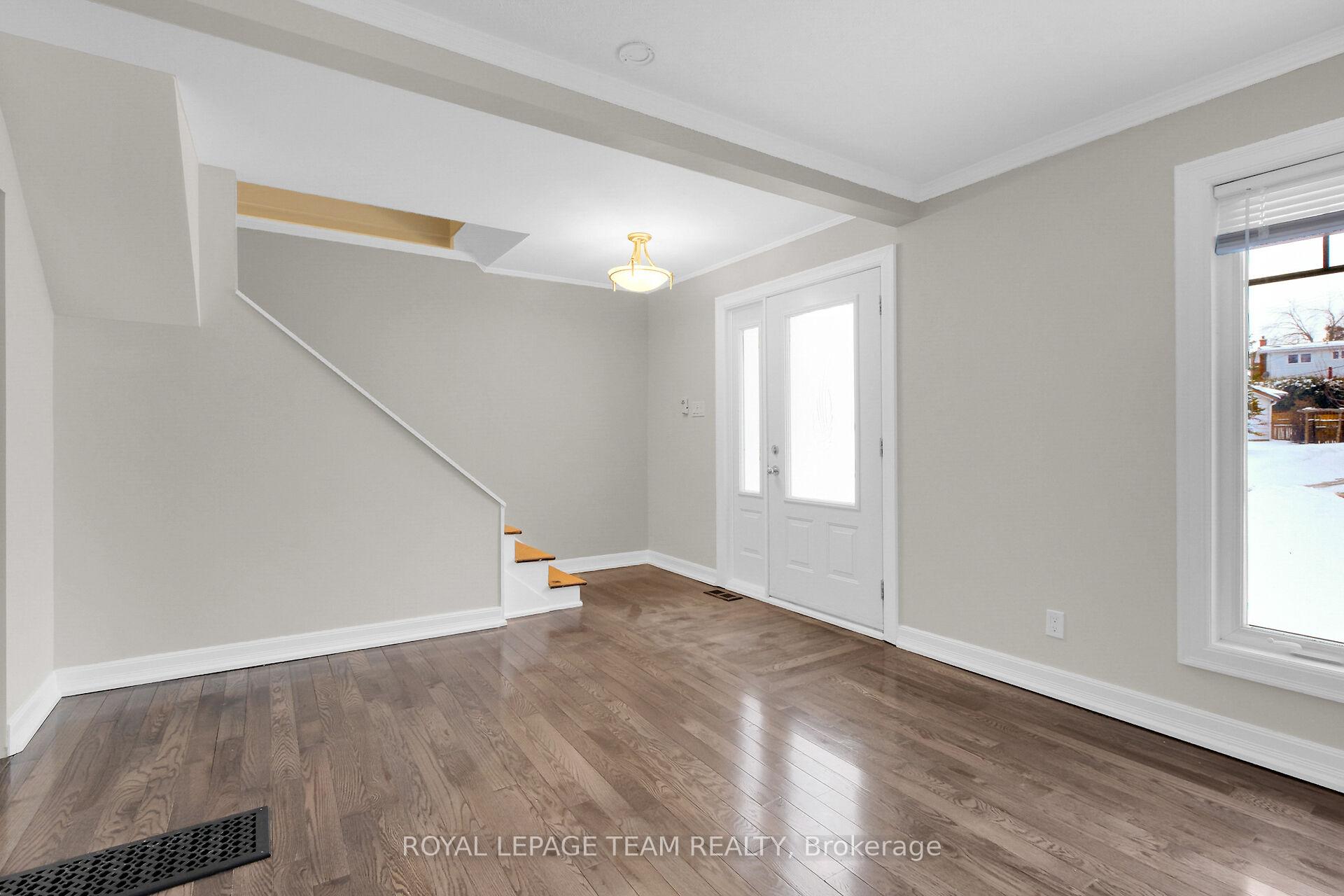 Photo 8 of 2193 Valley Drive, Ottawa, Elmvale Acres/Urbandale — HOMEH