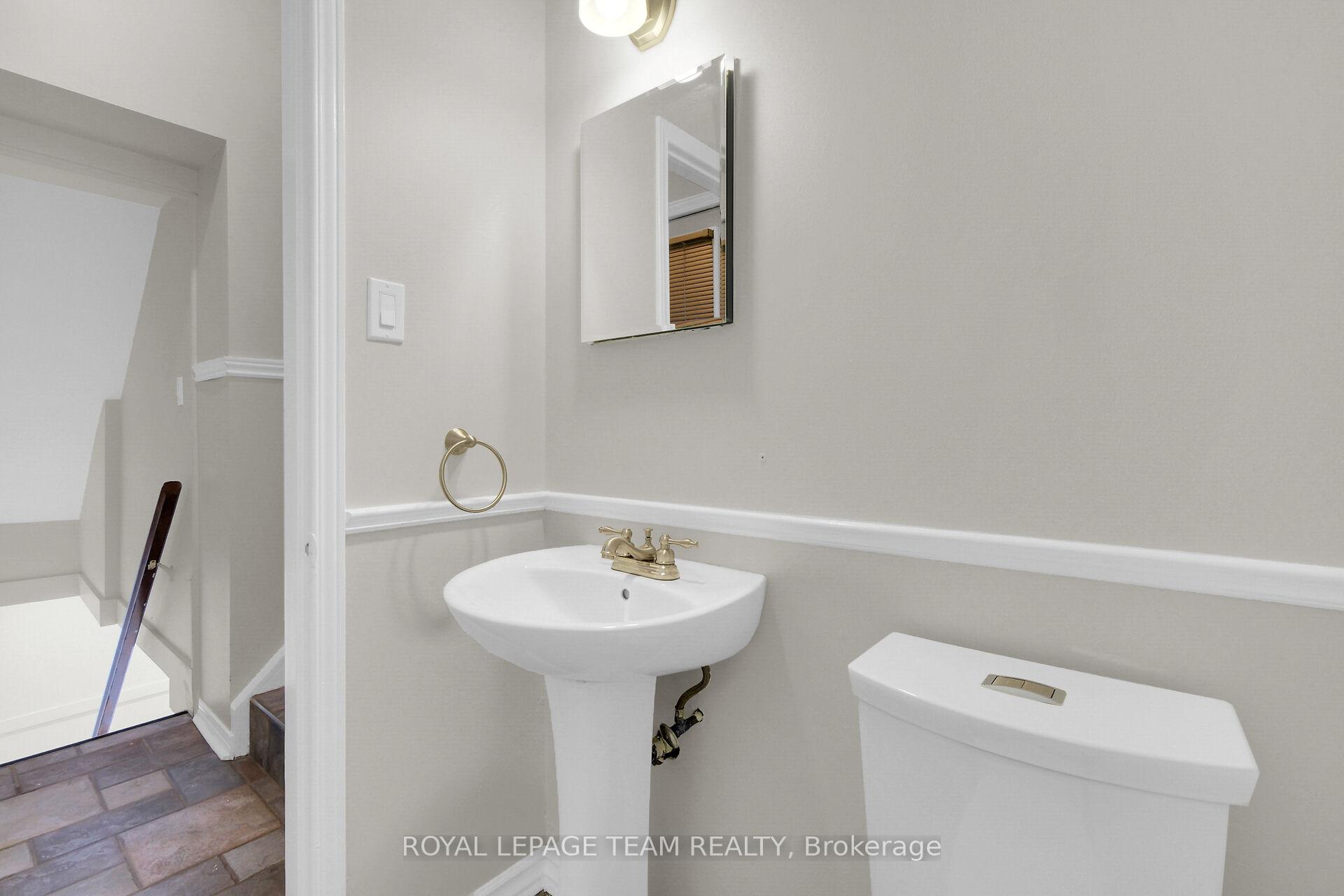 Photo 18 of 2193 Valley Drive, Ottawa, Elmvale Acres/Urbandale — HOMEH