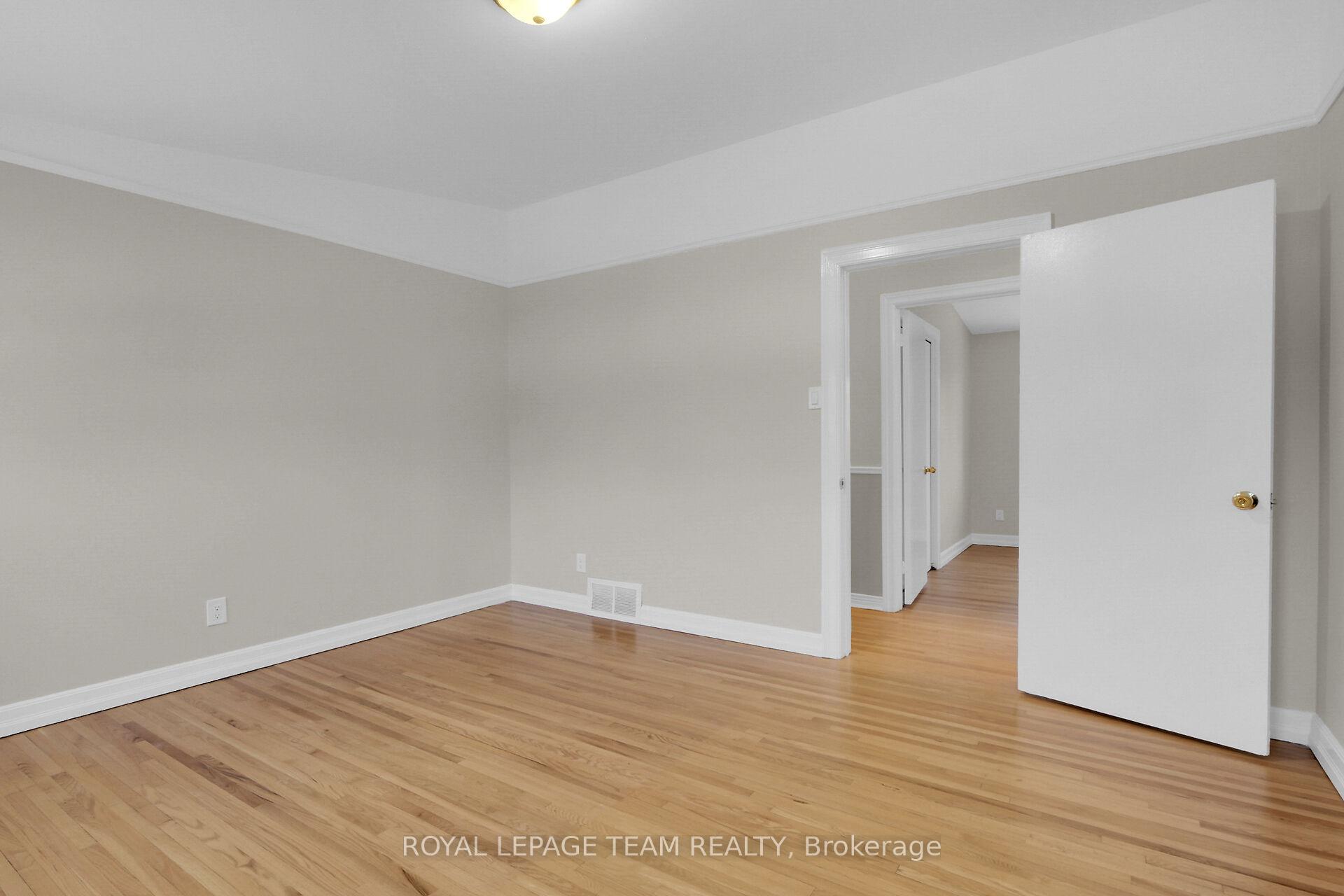 Photo 27 of 2193 Valley Drive, Ottawa, Elmvale Acres/Urbandale — HOMEH