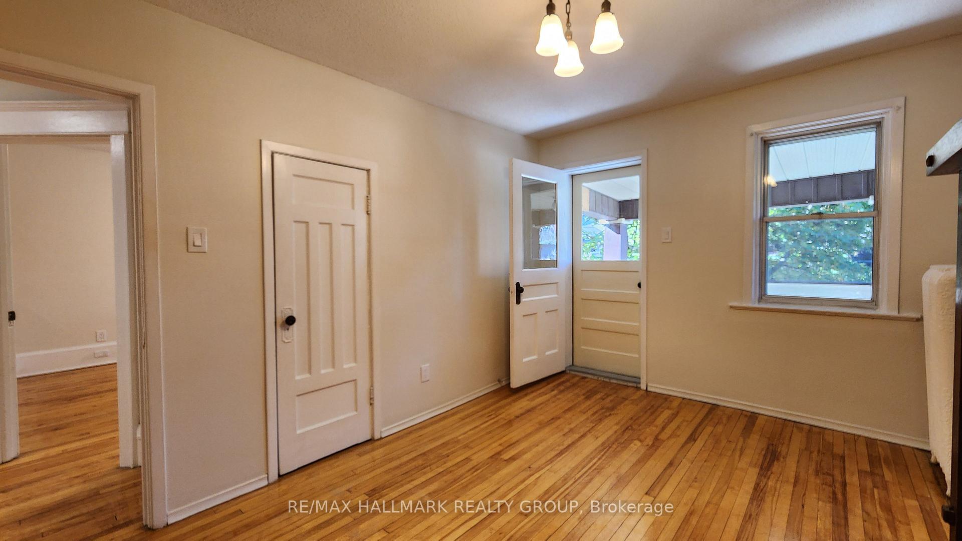 Photo 2 of Unit 2, 122 Fourth Avenue, Ottawa, Glebe — HOMEH