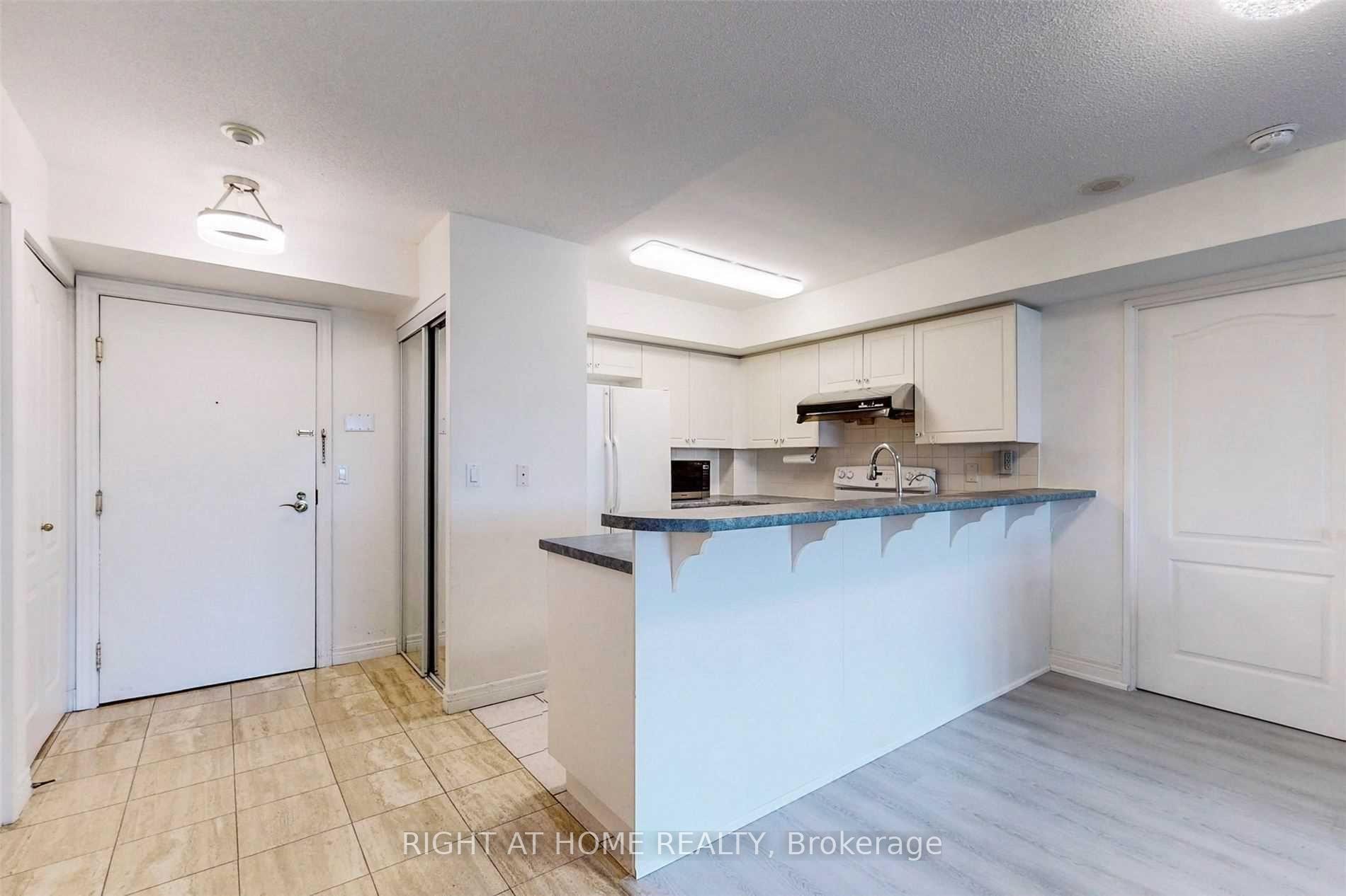 Photo 14 of Unit 906, 135 Pond Drive, Markham, Commerce Valley — HOMEH