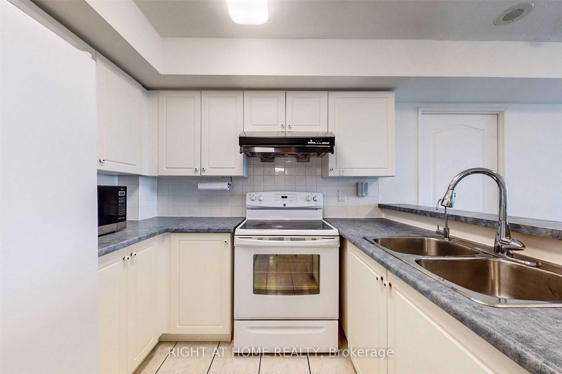 Photo 15 of Unit 906, 135 Pond Drive, Markham, Commerce Valley — HOMEH