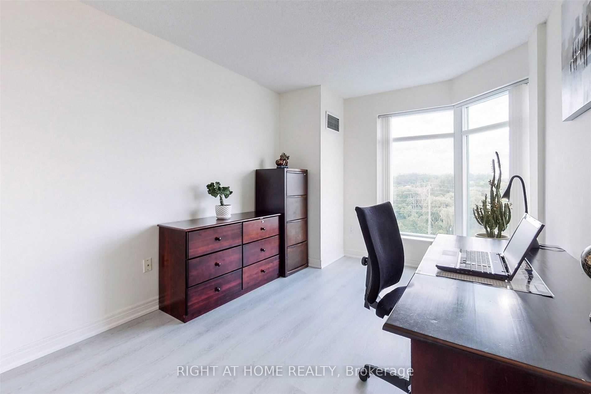 Photo 25 of Unit 906, 135 Pond Drive, Markham, Commerce Valley — HOMEH