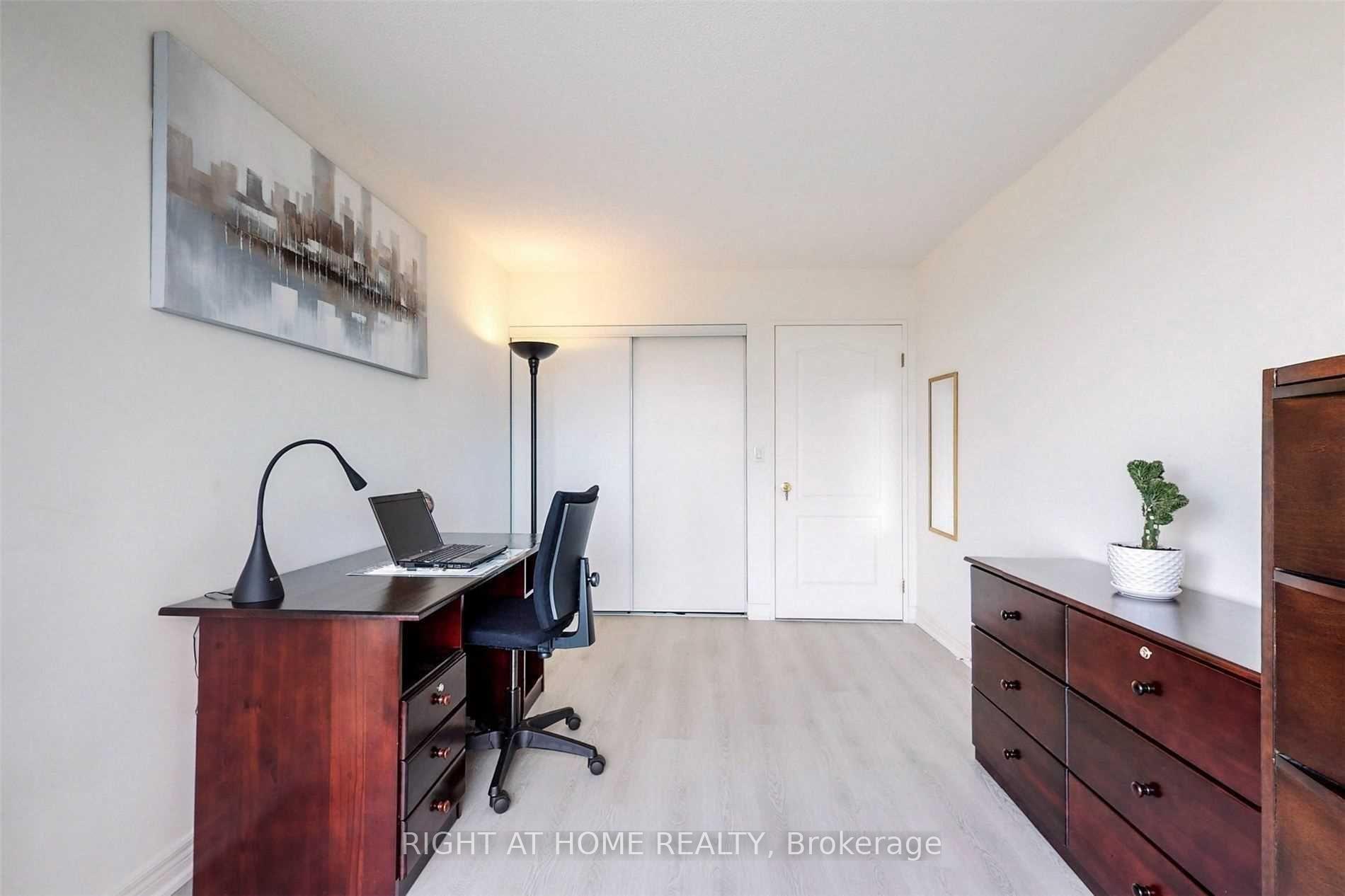 Photo 26 of Unit 906, 135 Pond Drive, Markham, Commerce Valley — HOMEH