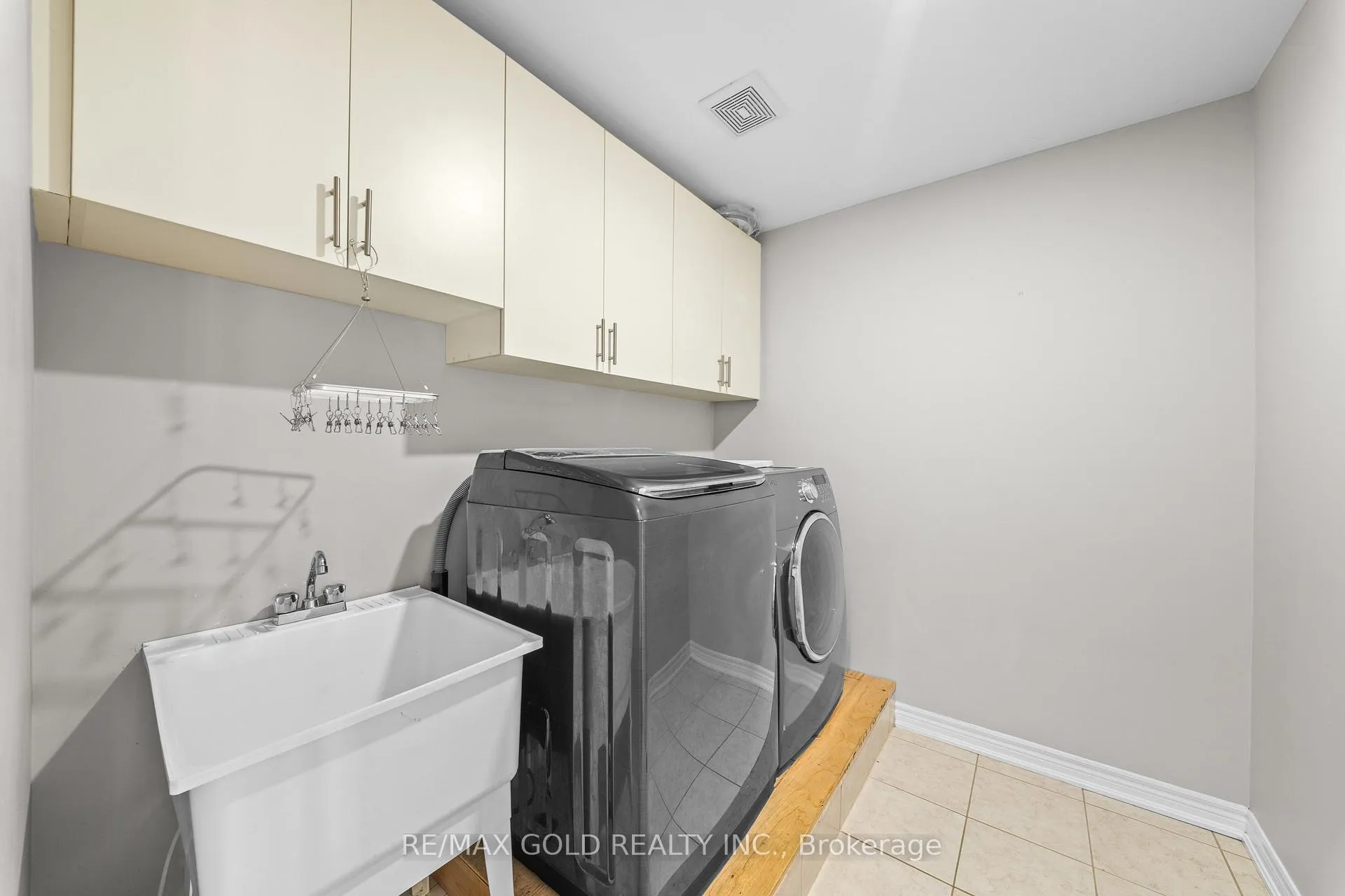 Photo 33 of 95 Cedarbrook Road, Brampton, Sandringham-Wellington — HOMEH