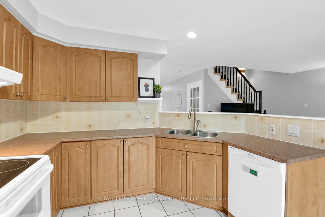 Photo 13 of 10 San Mateo Drive, Ottawa, Barrhaven - Longfields — HOMEH