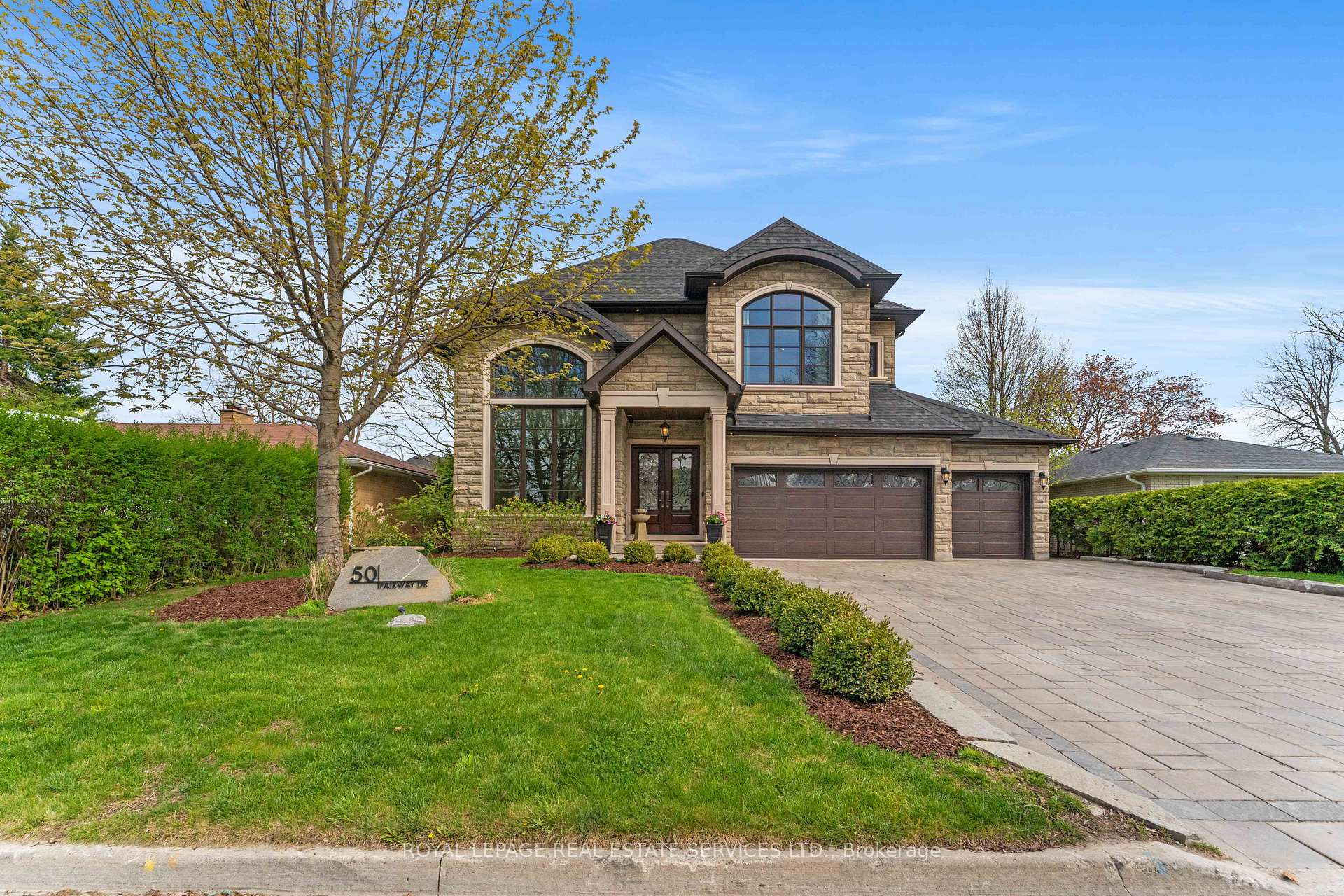 Photo 1 of 50 Fairway Drive, Aurora, Aurora Highlands — HOMEH