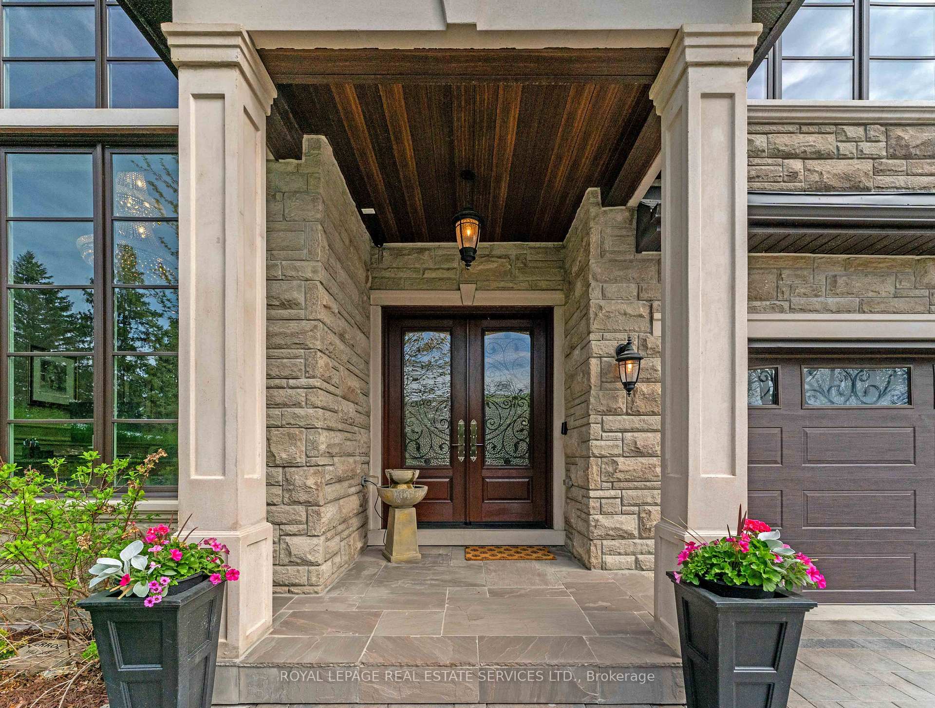 Photo 3 of 50 Fairway Drive, Aurora, Aurora Highlands — HOMEH