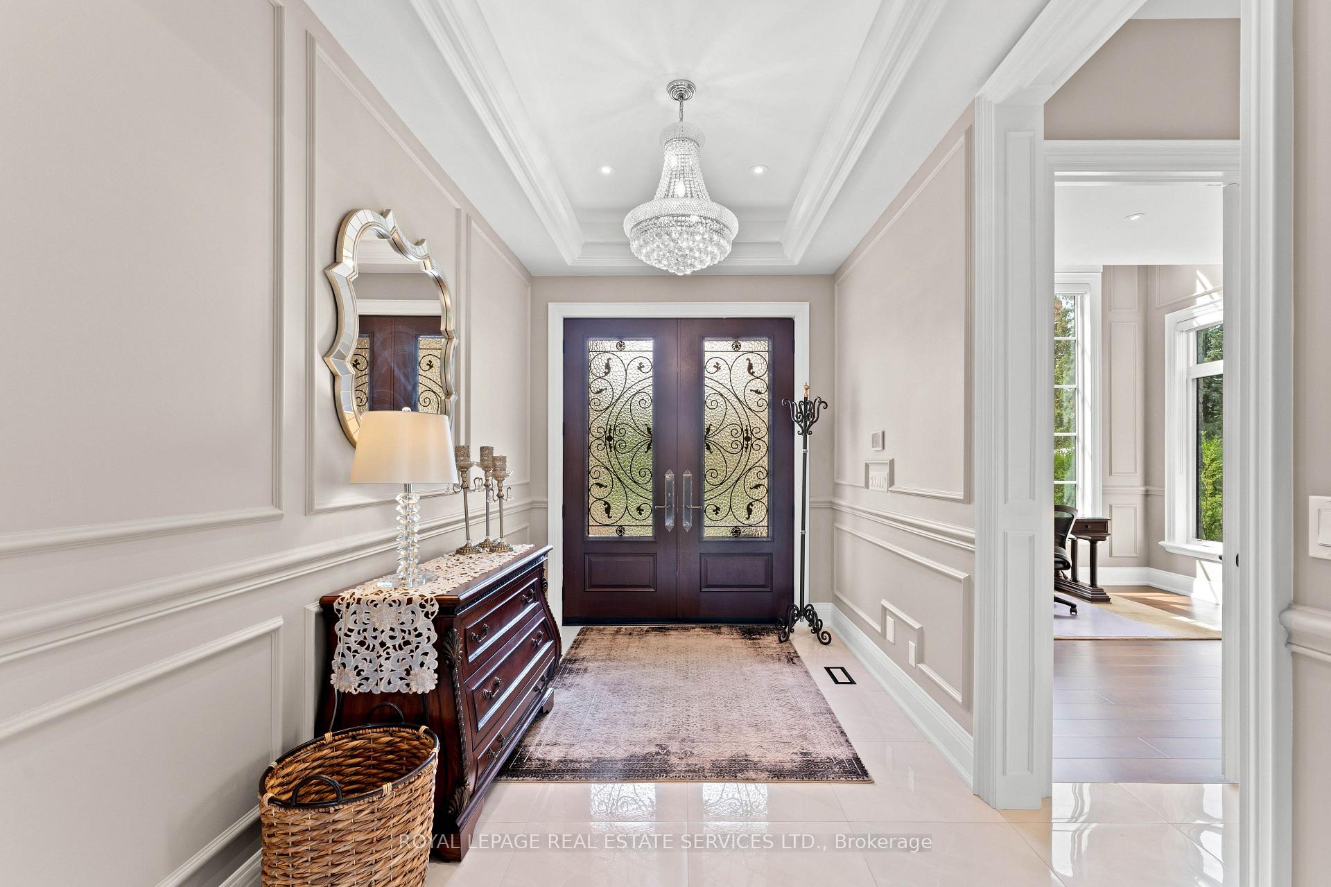 Photo 4 of 50 Fairway Drive, Aurora, Aurora Highlands — HOMEH