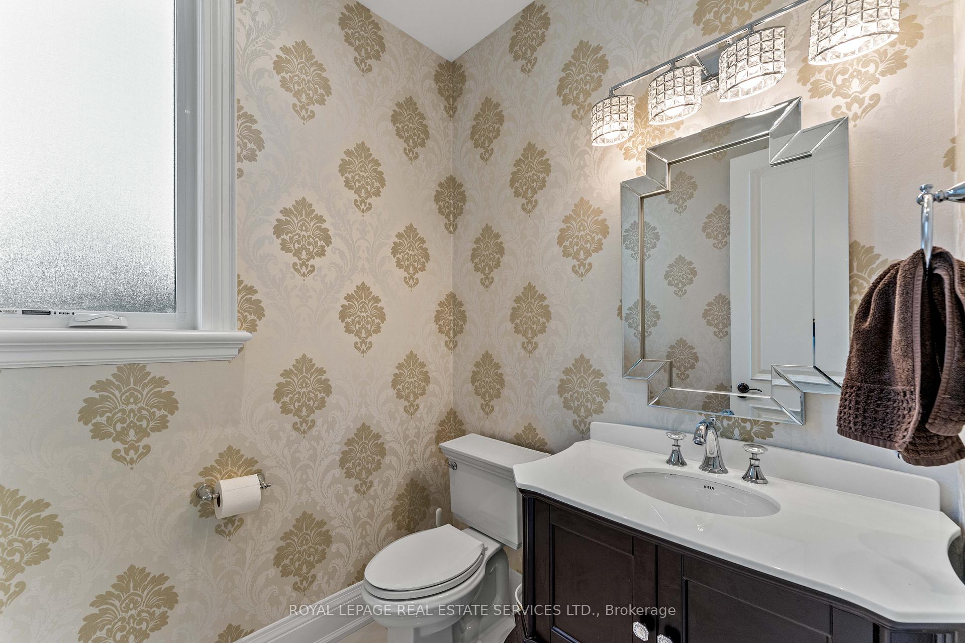 Photo 8 of 50 Fairway Drive, Aurora, Aurora Highlands — HOMEH