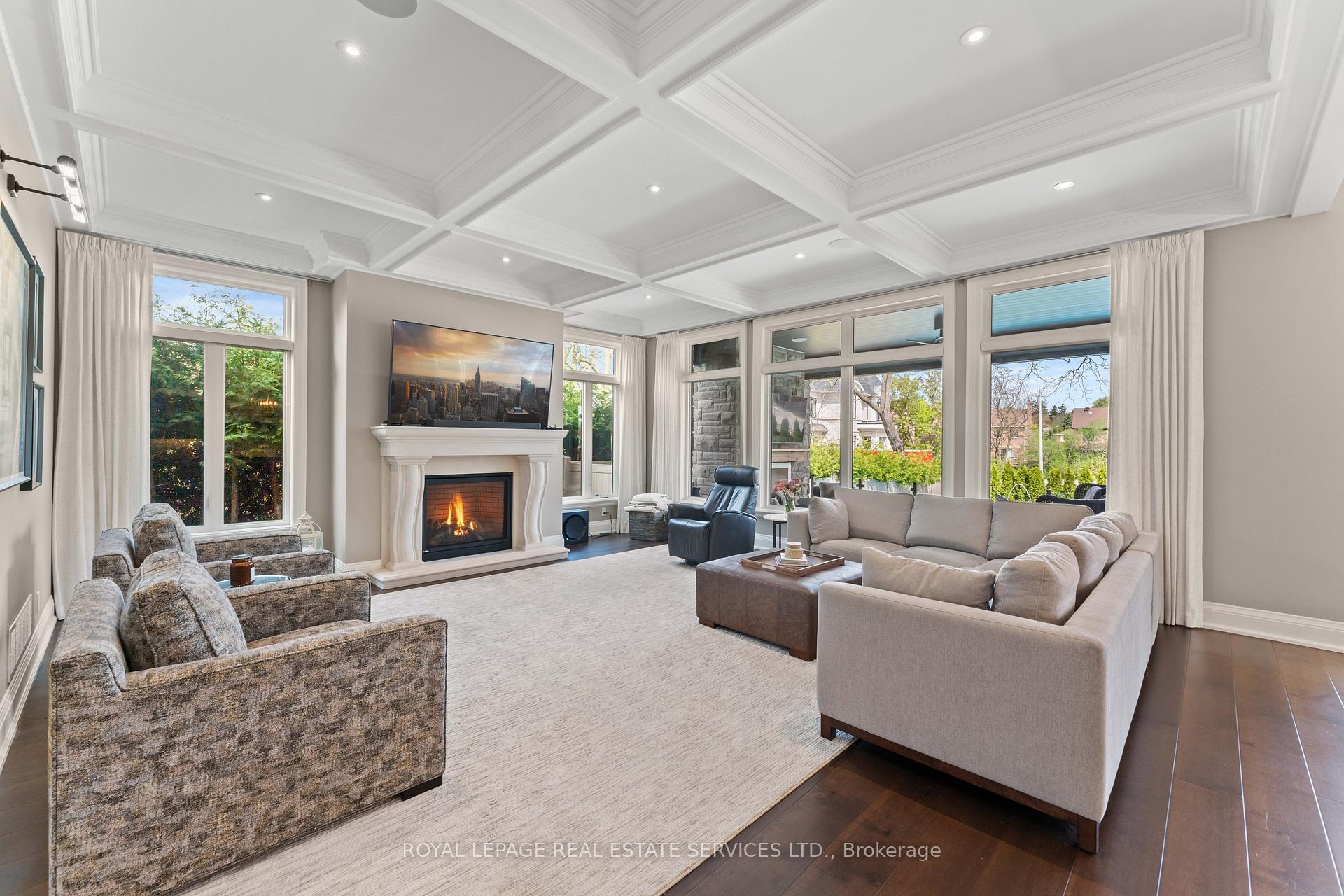 Photo 9 of 50 Fairway Drive, Aurora, Aurora Highlands — HOMEH