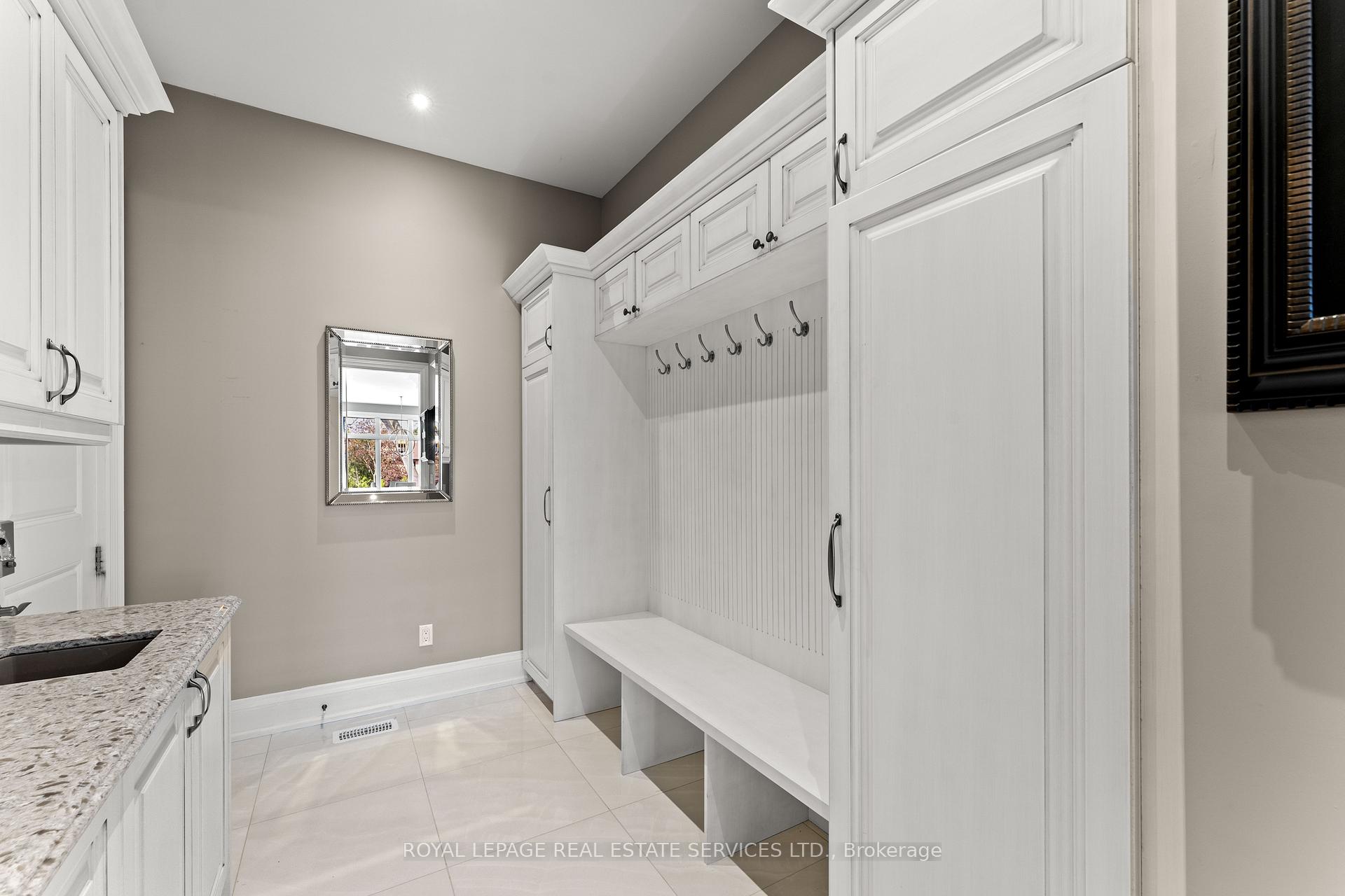 Photo 18 of 50 Fairway Drive, Aurora, Aurora Highlands — HOMEH
