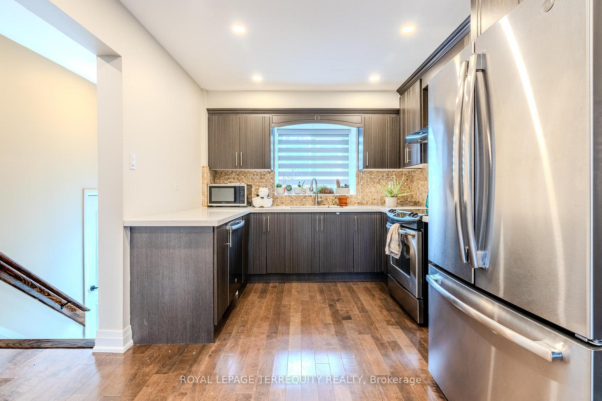 Photo 3 of 84 Moregate Crescent, Brampton, Central Park — HOMEH