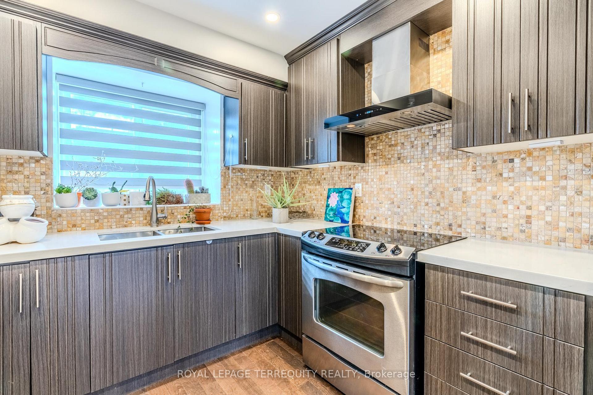 Photo 4 of 84 Moregate Crescent, Brampton, Central Park — HOMEH