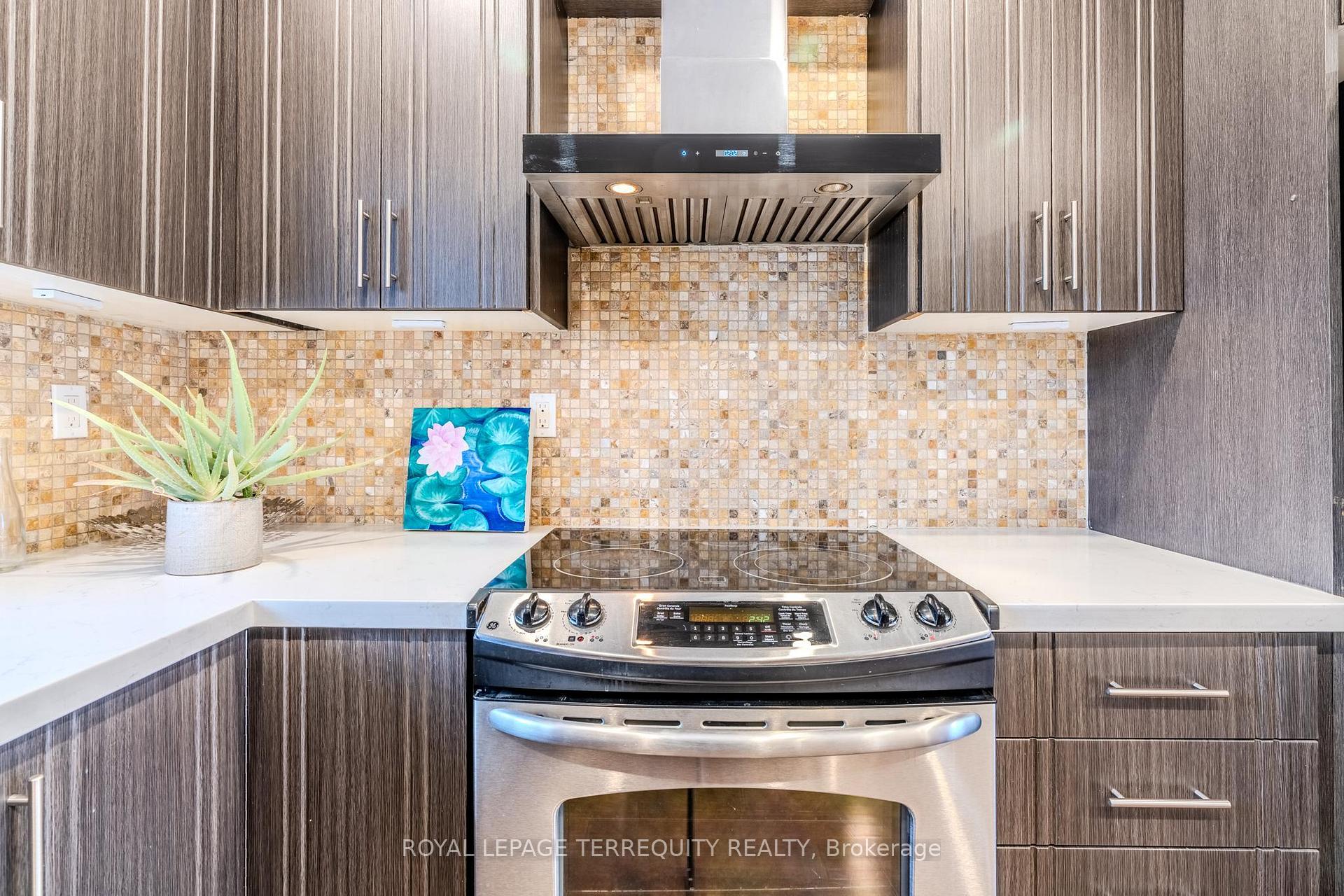 Photo 5 of 84 Moregate Crescent, Brampton, Central Park — HOMEH