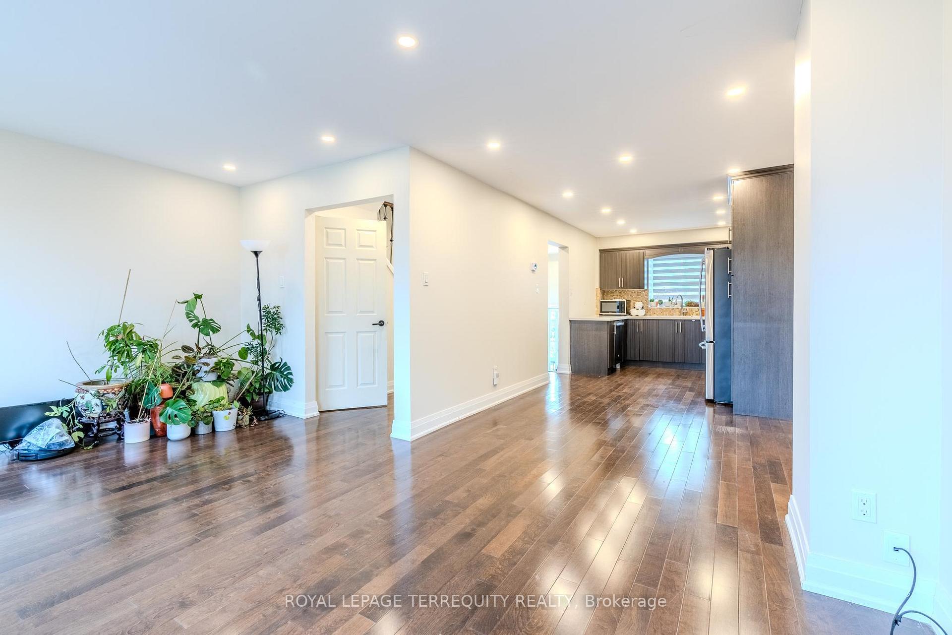 Photo 8 of 84 Moregate Crescent, Brampton, Central Park — HOMEH