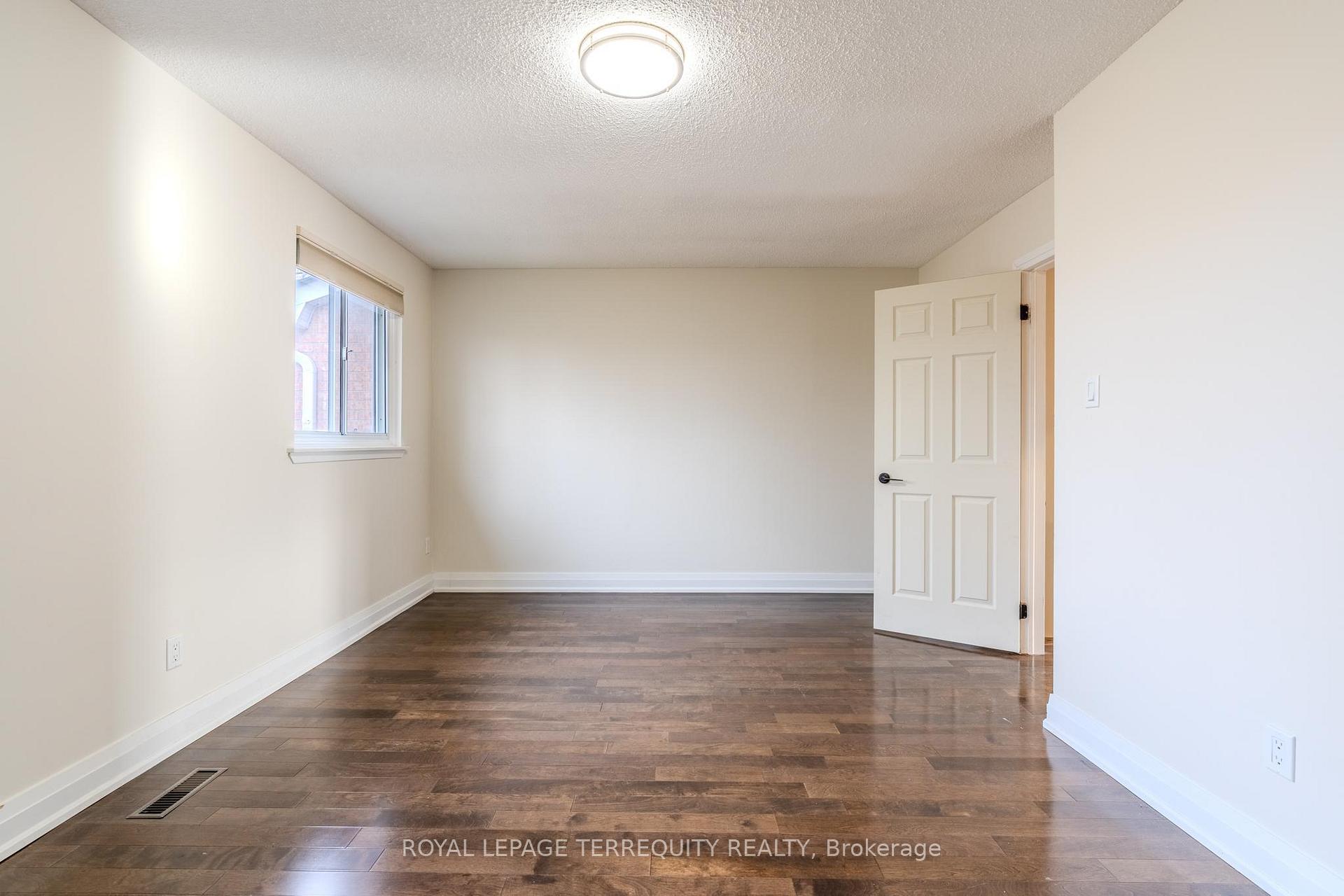 Photo 17 of 84 Moregate Crescent, Brampton, Central Park — HOMEH